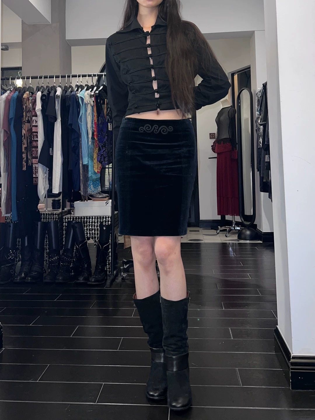 Burberry Burberry Vintage Velvet Embroidered Bodycon Skirt Size 42 Size 28" / US 6 / IT 42 - 1 Thumbnail