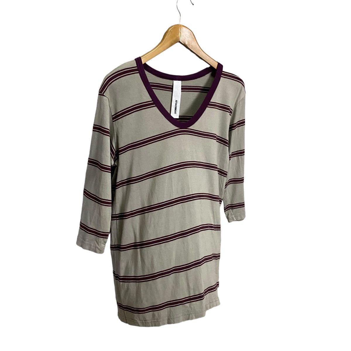 Attachment Attachment V-neck 3quarters tee Size US S / EU 44-46 / 1 - 2 Thumbnail