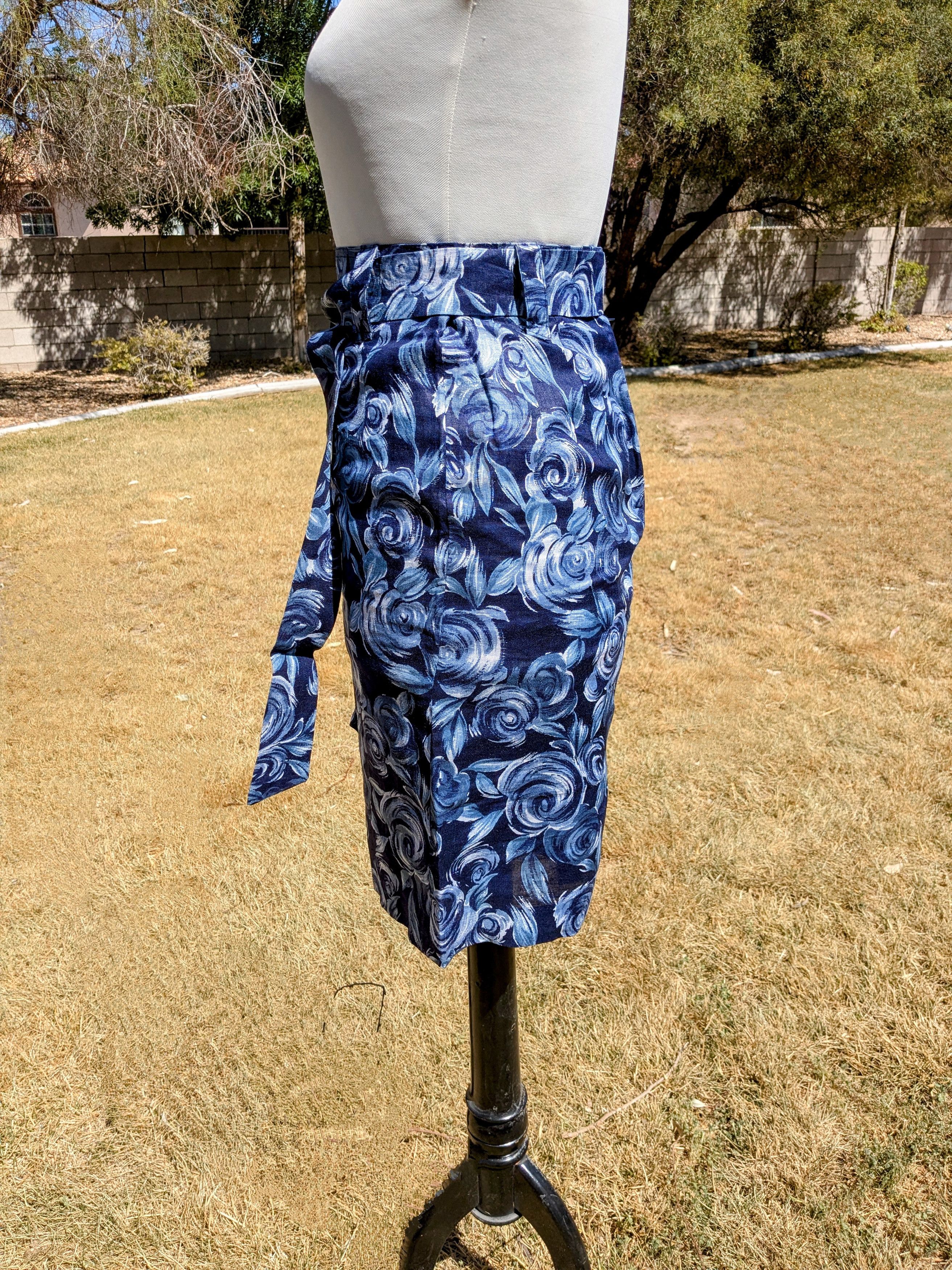 Vintage 1980s VTG Blue Roses Petite Korean Victory Town Maxi Skirt Size 26" / US 2 / IT 38 - 5 Thumbnail