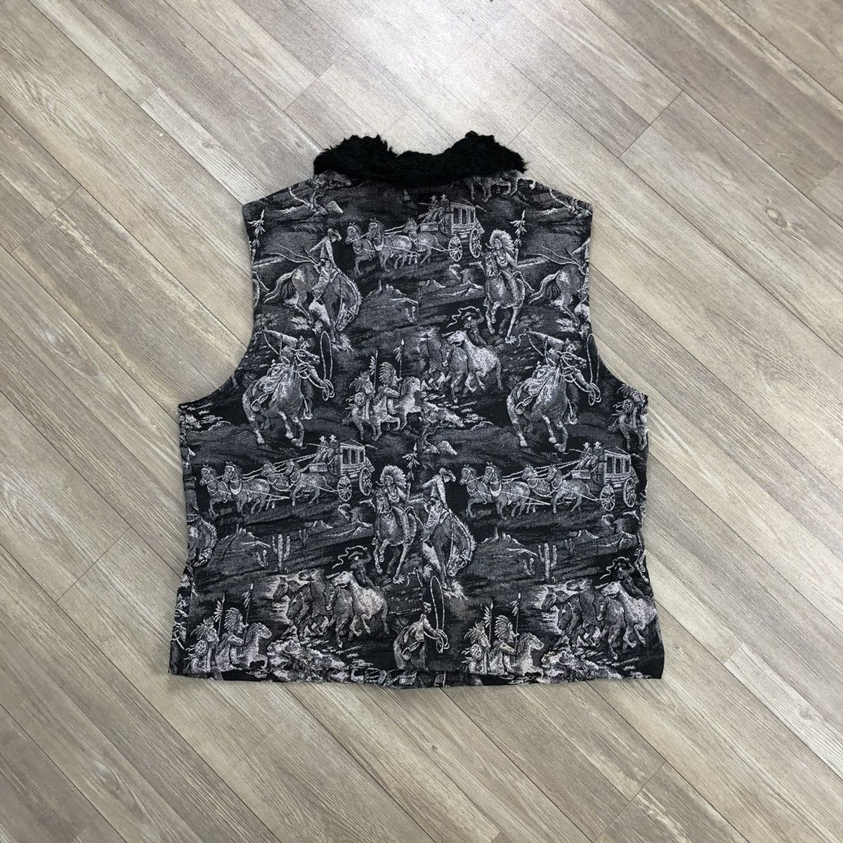 Cowboy Equipment Vintage Roughrider Western Scene Sherpa Vest Cowboy Tapestry Size US L / EU 52-54 / 3 - 12 Thumbnail