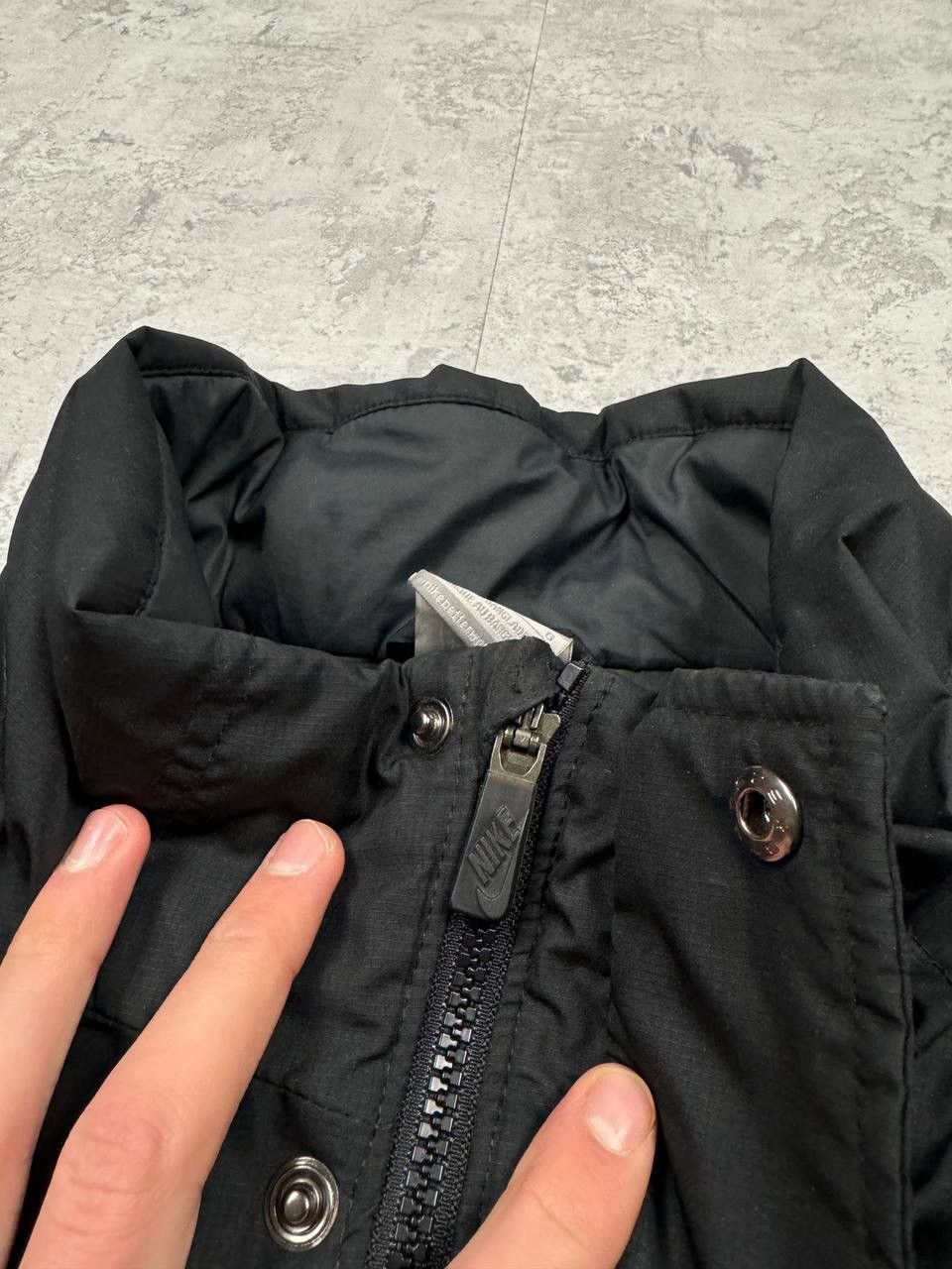 Nike Vintage Nike Y2K Black Zip Jacket Size L Size US L / EU 52-54 / 3 - 10 Thumbnail