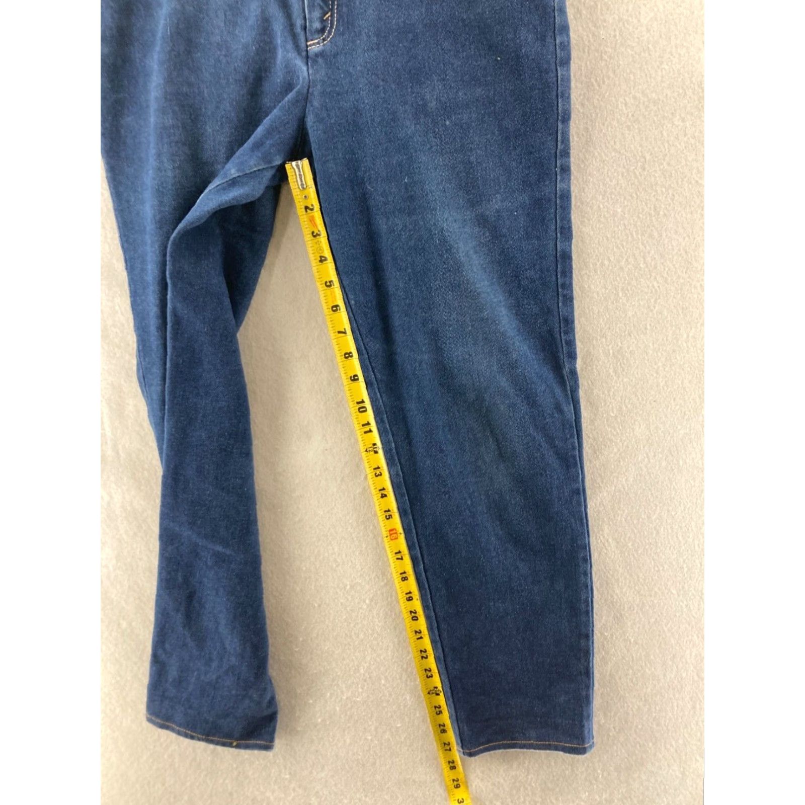 Levi's VINTAGE Levi's Mom Jeans Womens 12 Loose Straight Leg Blue Denim Made in USA Size 34" / US 12 / IT 48 - 6 Thumbnail