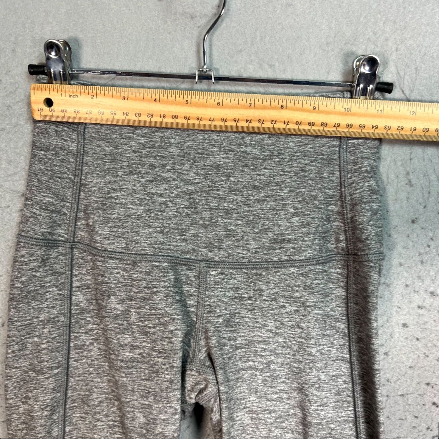 Lululemon Lululemon Womens 4 Grey High-Waisted Leggings With Lace-Up Back Detail Leggings Womens 4 Grey Athleisure Yoga Hiking Fitness Size 27" / US 4 / IT 40 - 4 Thumbnail
