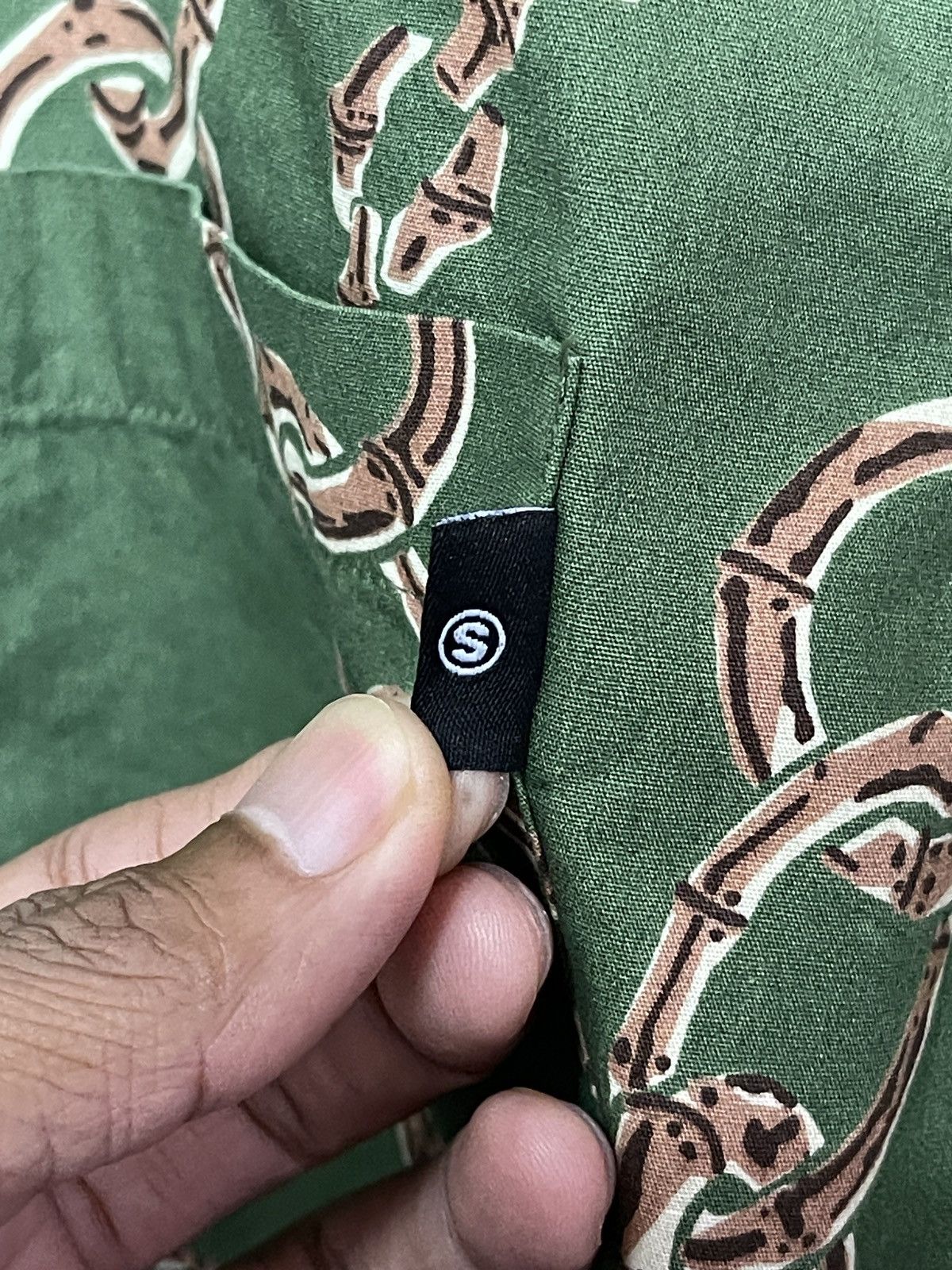 Stussy Stussy bamboo chain baroque logo shirt olive green Size US L / EU 52-54 / 3 - 10 Thumbnail