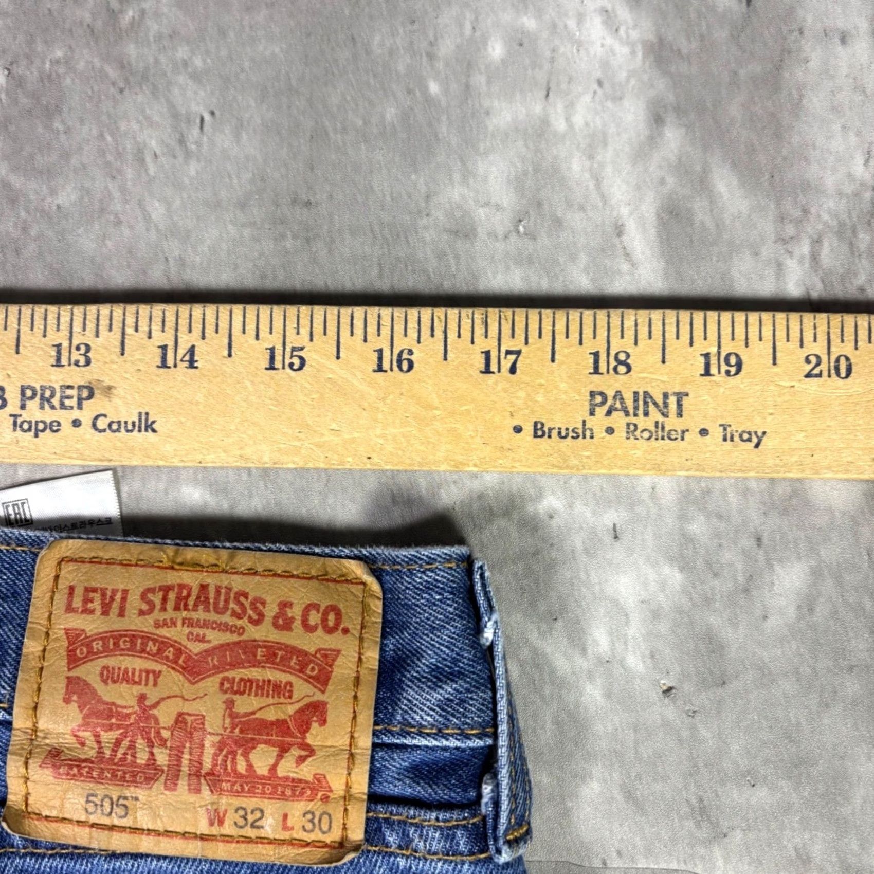 Levi's Levis 505 Regular Fit Straight Leg Jeans Mens 34x30 Medium Wash Blue Denim Size US 34 / EU 50 - 3 Thumbnail