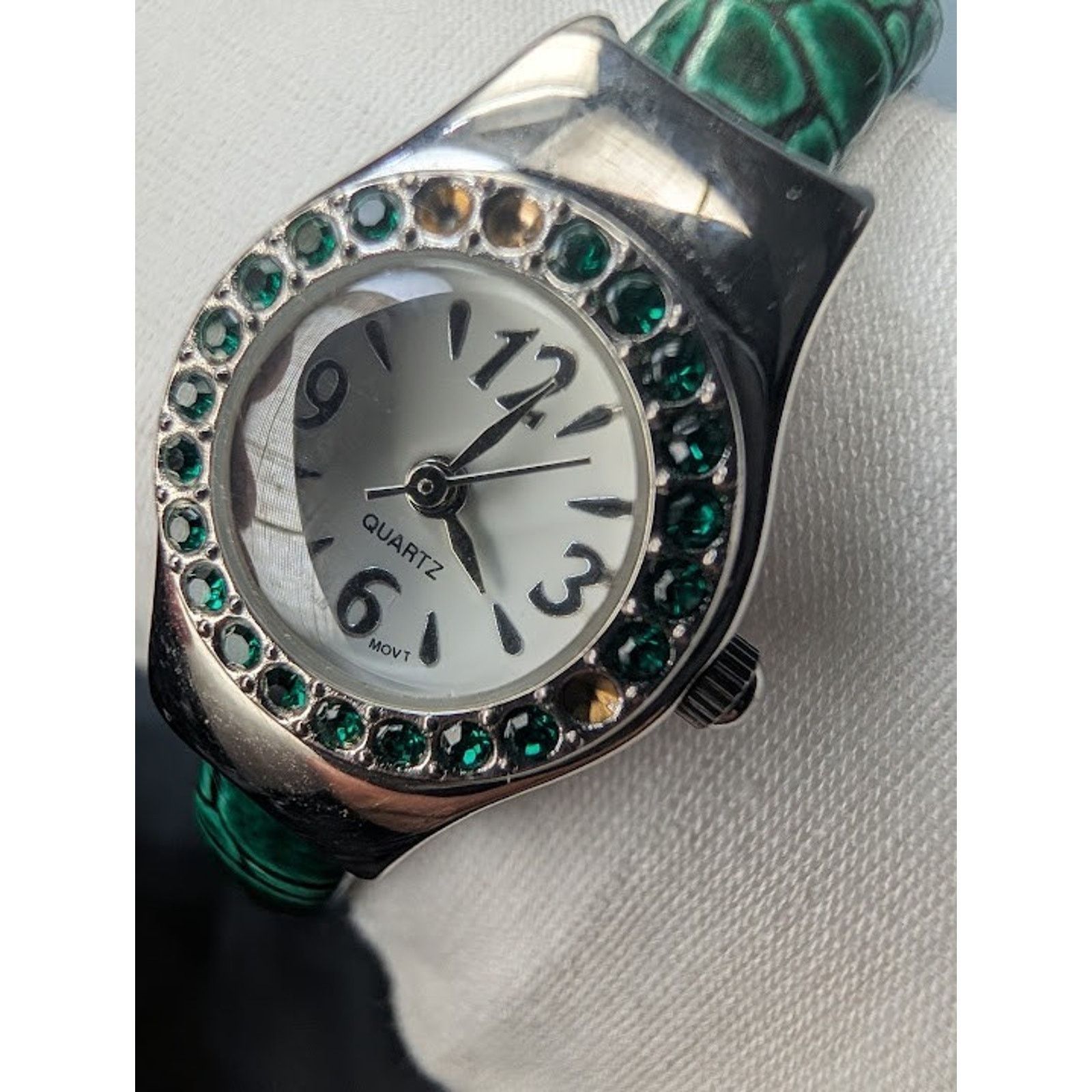 & Other Stories Ladies Watch Green Vinyl Bangel Quartz Japanese-Keeps Time Size ONE SIZE - 1 Thumbnail