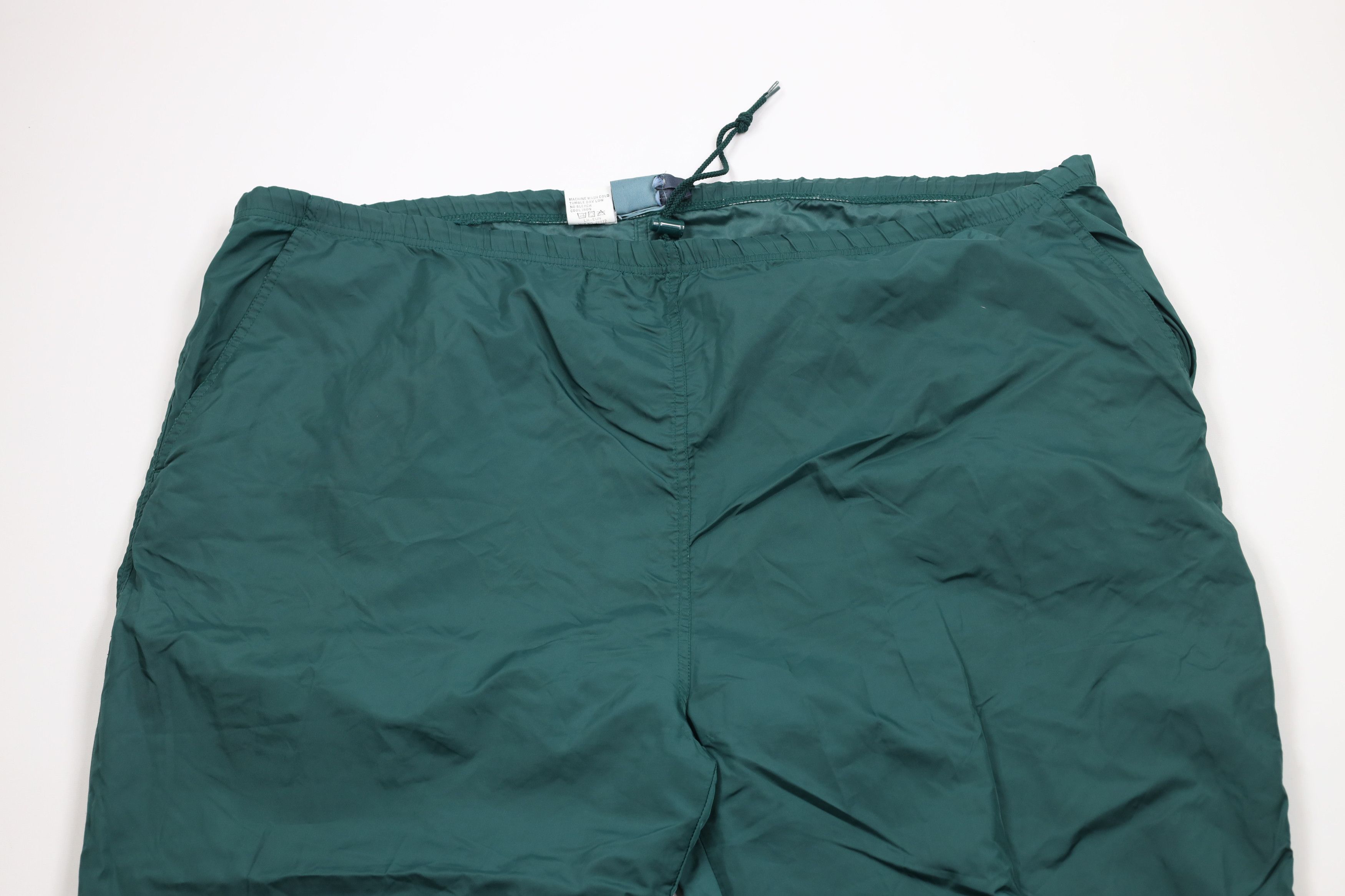 Vintage × Woolrich Woolen Mills Vintage 90s Woolrich Wide Leg Windbreaker Pants Green Nylon Size US 40 / EU 56 - 2 Thumbnail