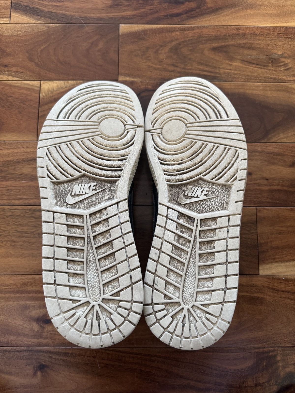Jordan Brand × Nike Nike Air Jordan 1 Retro OG Low Cyber Monday Sz 13 Size US 13 / EU 46 - 4 Thumbnail