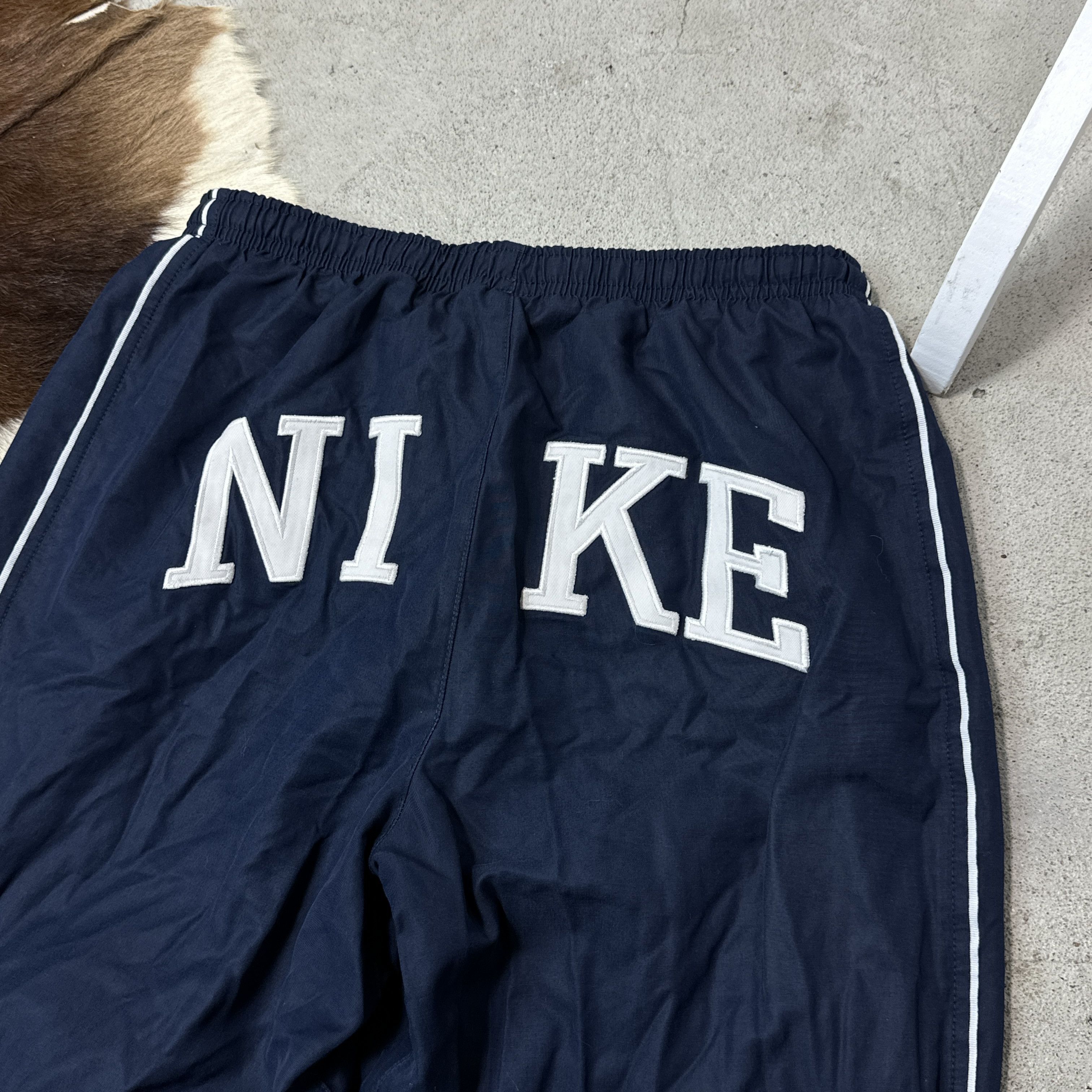 Nike Vintage Sporty Nike Parachute Spell out Logo Sweatpants 00s Size US 31 - 7 Thumbnail