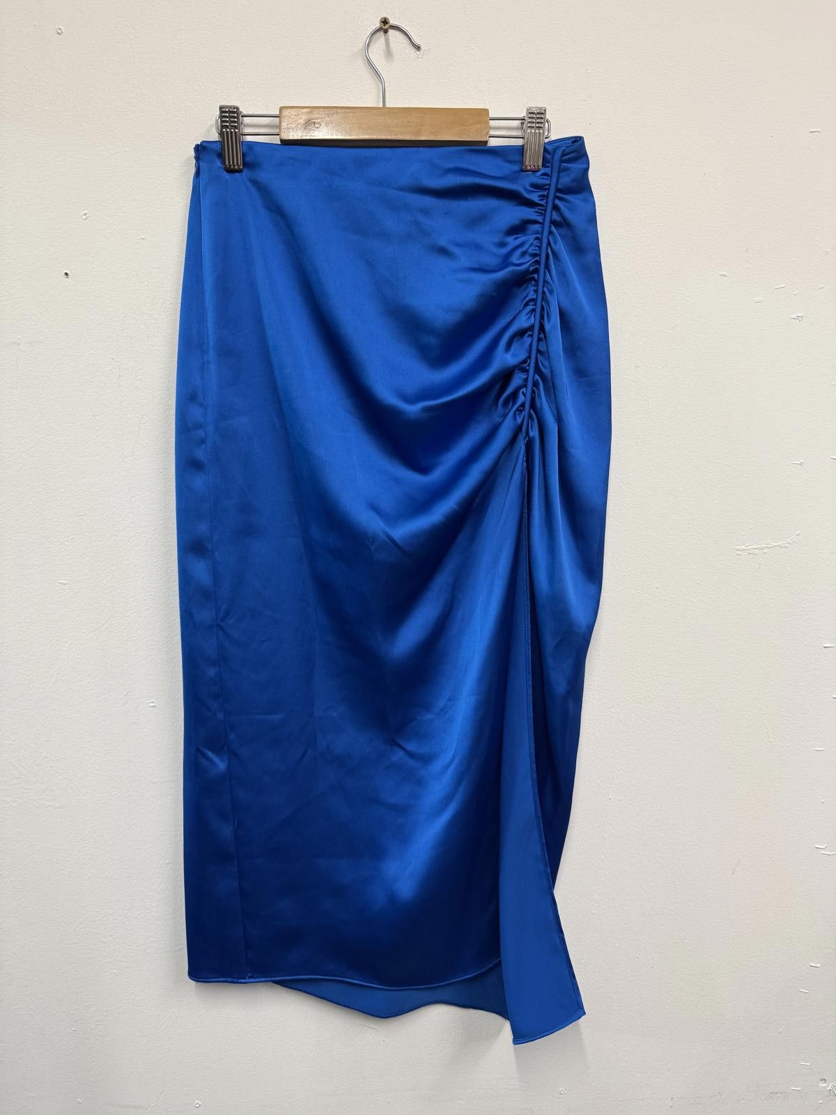 Zara Zara Blue Satin Midi Skirt with Ruched Detail Size 28" / US 6 / IT 42 - 1 Thumbnail
