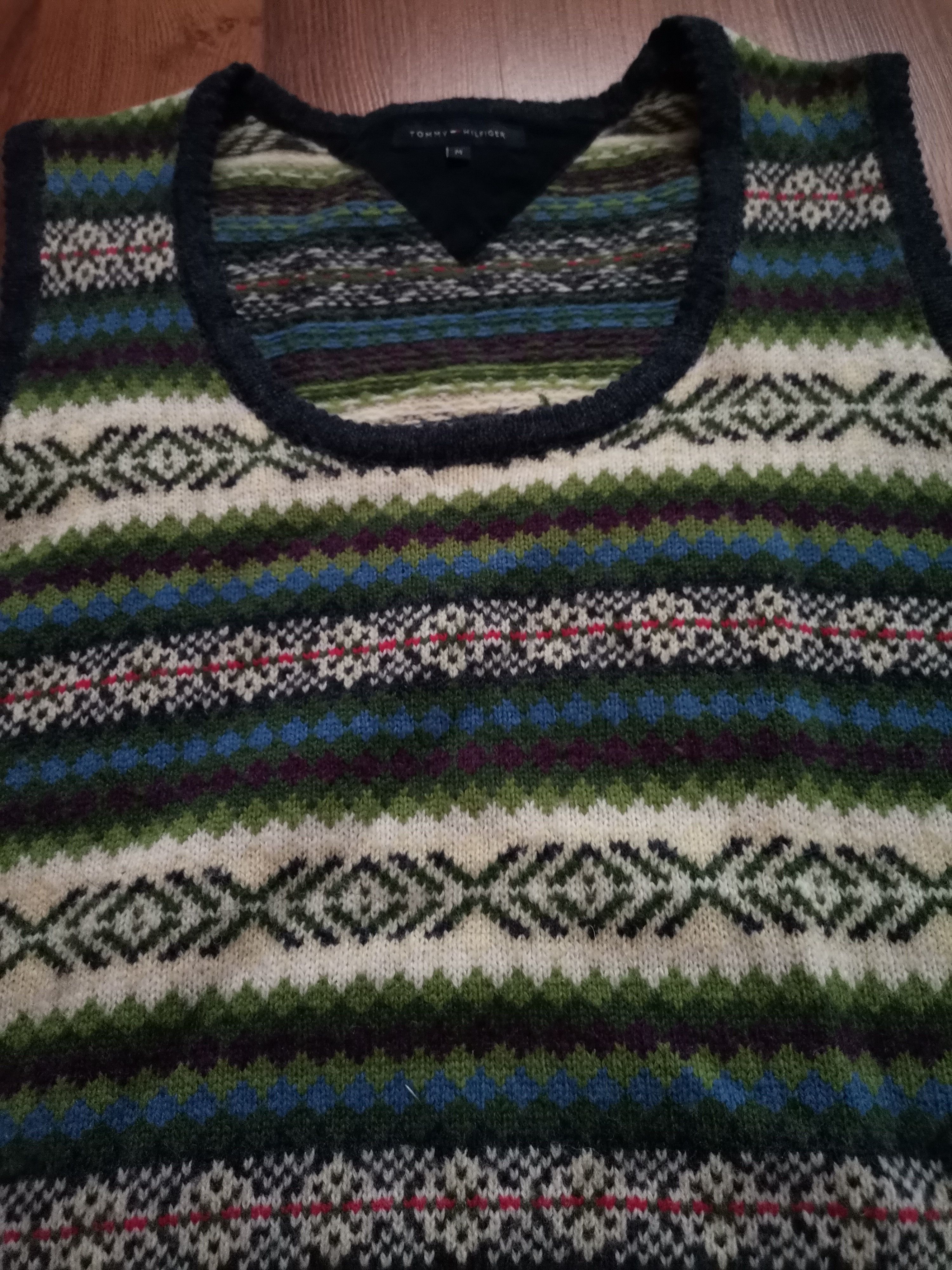 Tommy Hilfiger Vintage Tommy Hilfiger Women's Wool Vest Size M / US 6-8 / IT 42-44 - 2 Thumbnail