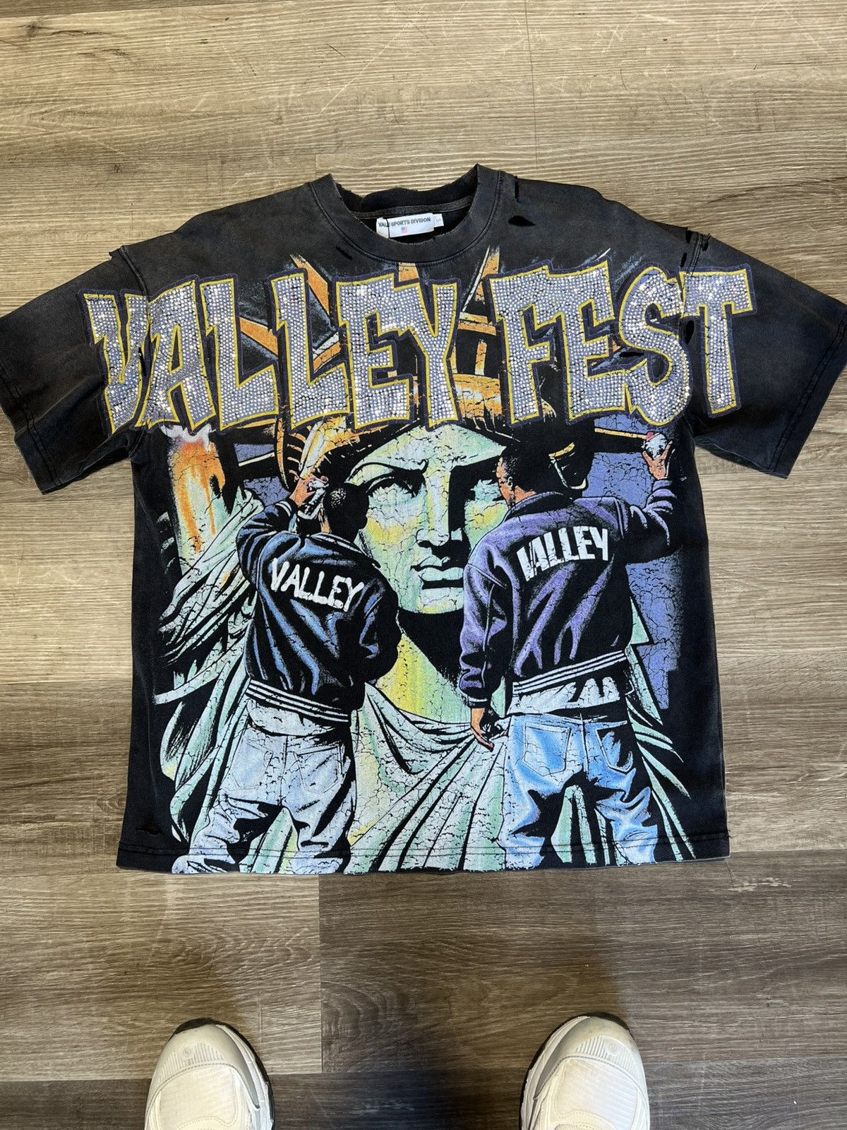 Vale lives Graffiti Tee