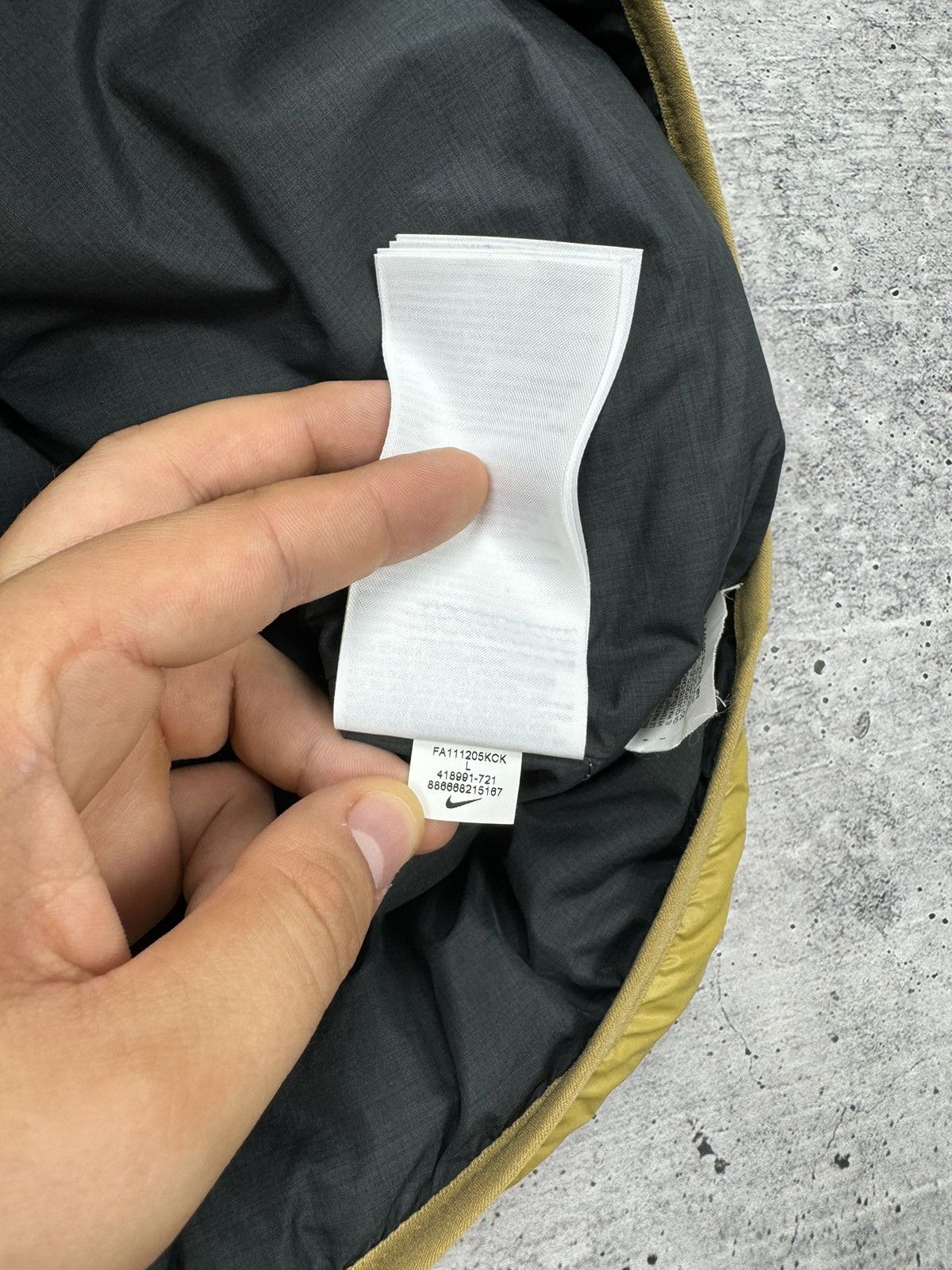 Nike Vintage Nike Y2K Style 90’s 700 Down Puffer Down Casual Vest Size US L / EU 52-54 / 3 - 18 Thumbnail