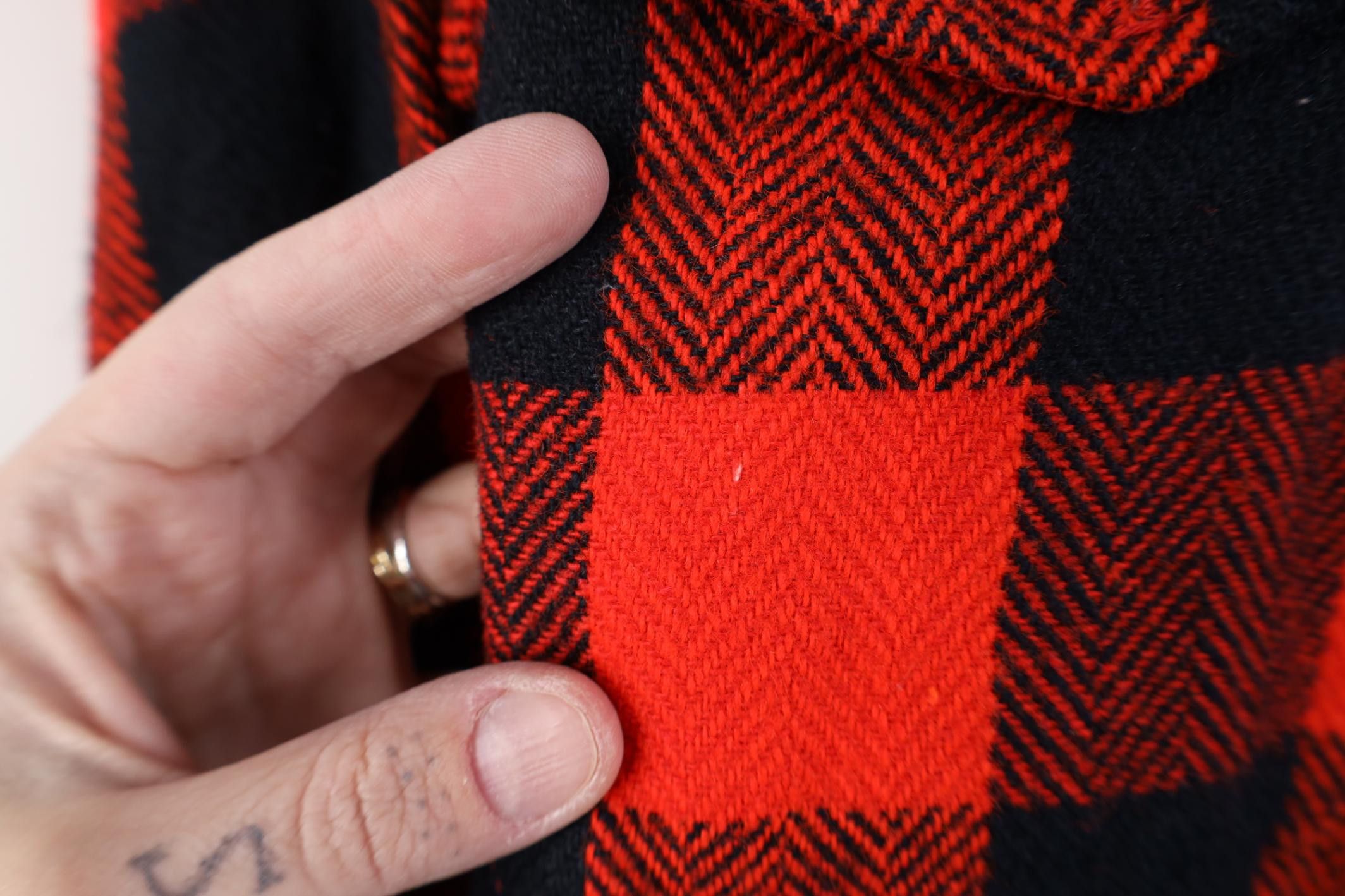 Vintage Vintage 70s Streetwear Plaid Knit Board Button Shirt Red Size US S / EU 44-46 / 1 - 7 Thumbnail