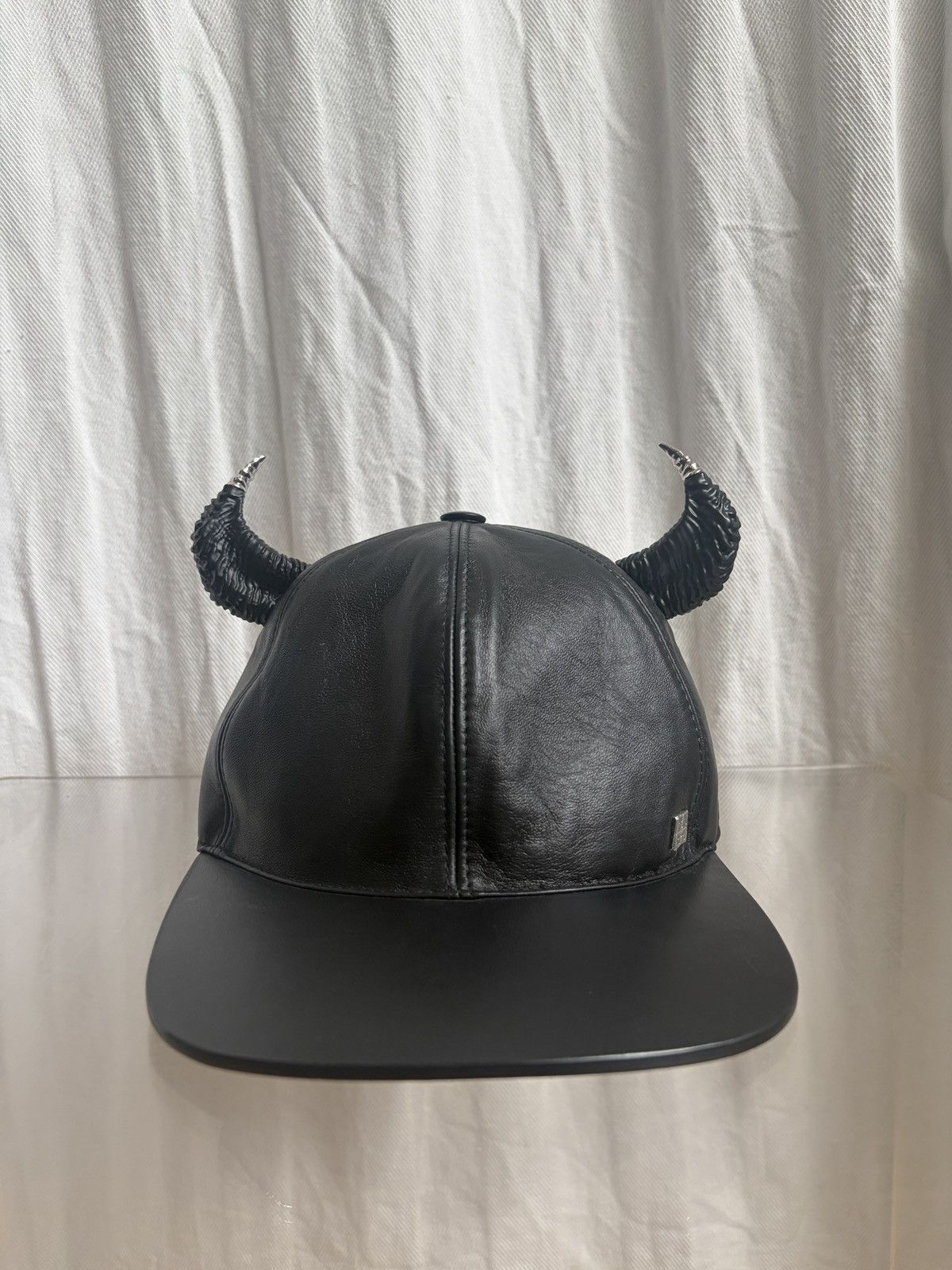 Givenchy SS21 Devil Horn Leather Cap Size ONE SIZE - 4 Thumbnail
