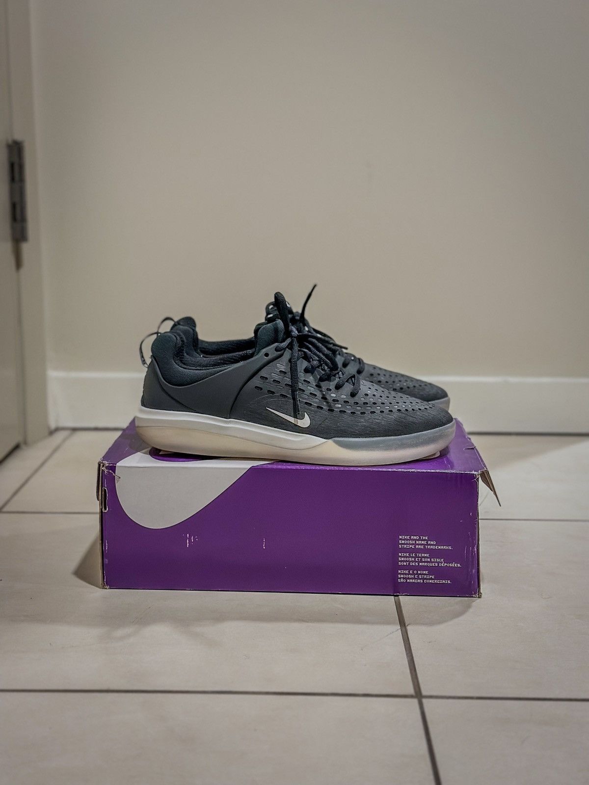 Nike Nike SB Nyjah 3 Skate Shoes Size US 9 / EU 42 - 4 Thumbnail