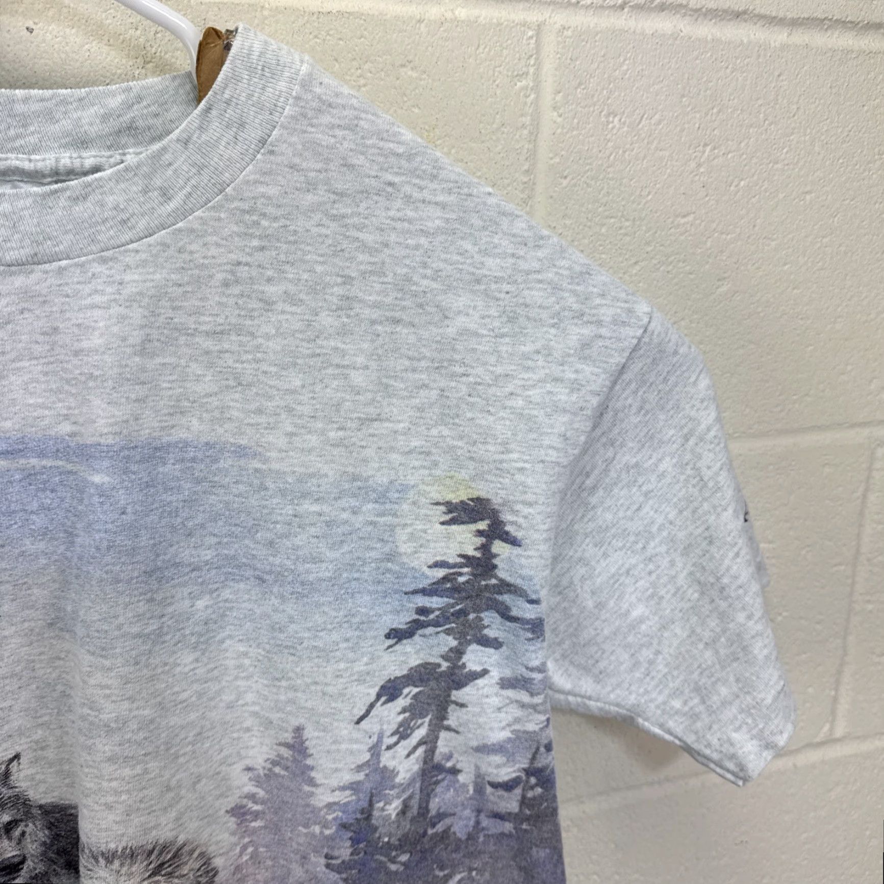 Fruit Of The Loom VINTAGE Alaska T Shirt Mens Large Grey Wolf Nature Sue Coleman Wrap Around Print Shirt Mens Large Grey Wolf Nature 1990s Alaska Animal US Vintage Size US L / EU 52-54 / 3 - 7 Thumbnail