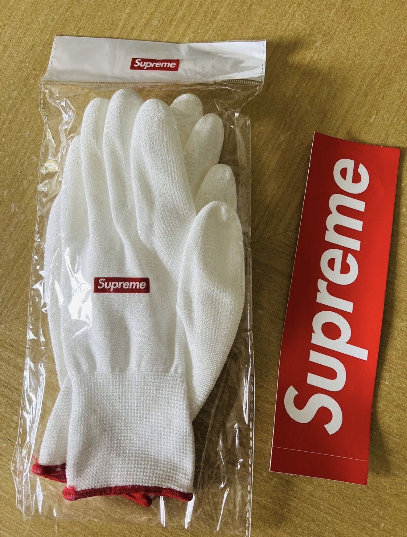 Supreme Supreme Rubberized Gloves & box logo sticker Size ONE SIZE - 1 Thumbnail