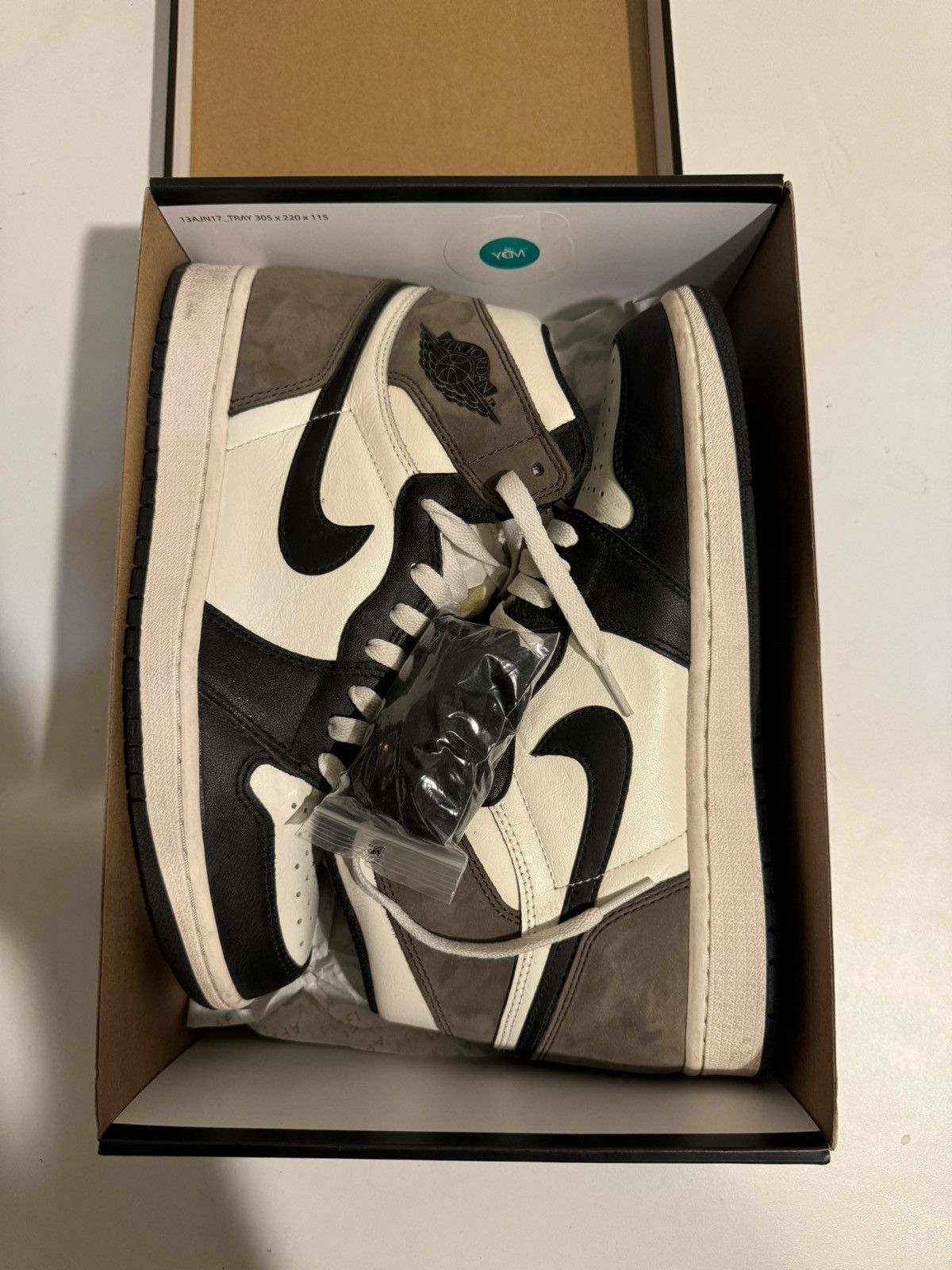 Nike Air Jordan 1 Retro High Mocha/Black Size US 9 / EU 42 - 2 Thumbnail