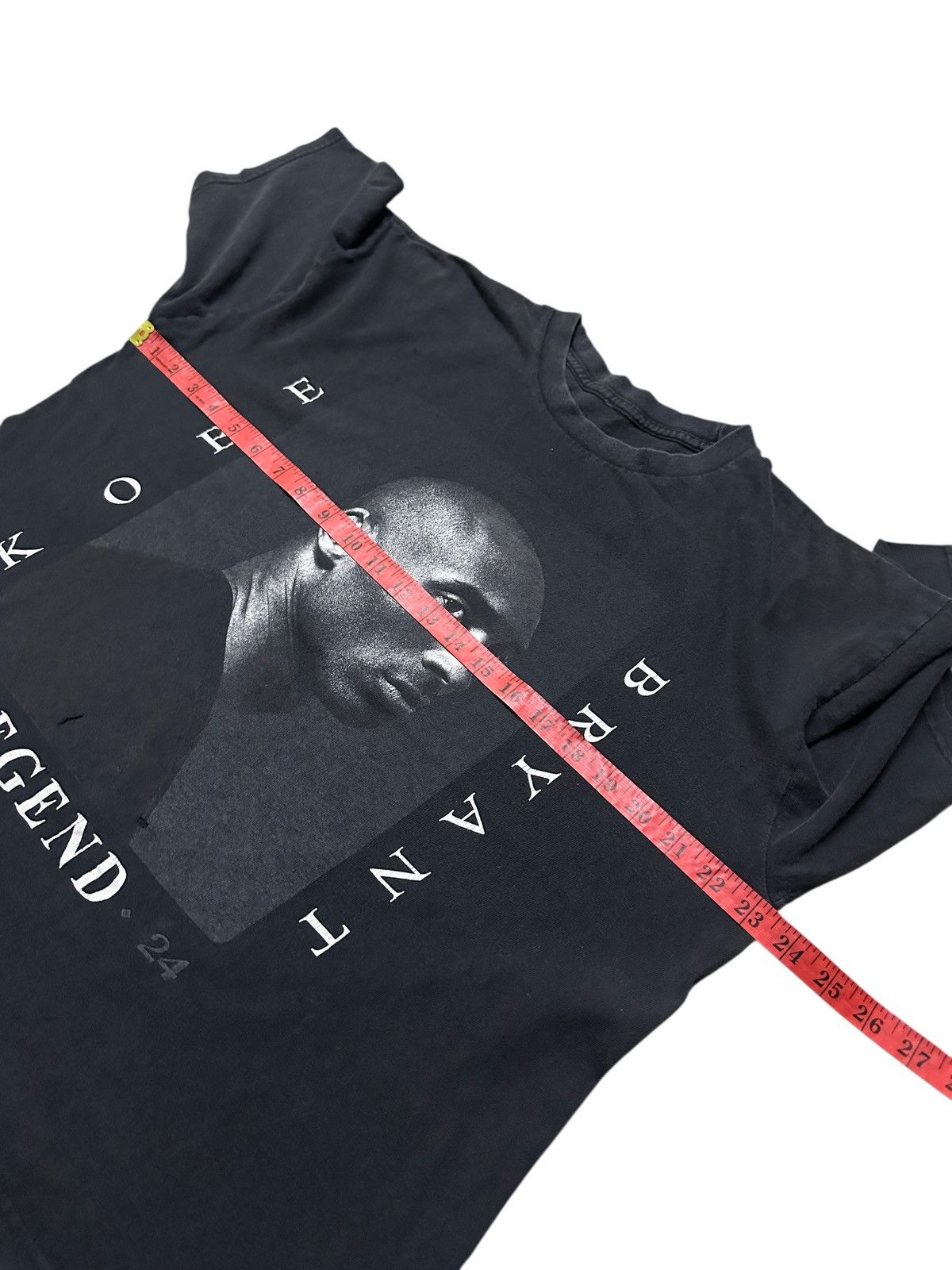 Vintage Vintage Y2k Kobe Briant legend distressed tshirt Size US L / EU 52-54 / 3 - 5 Thumbnail