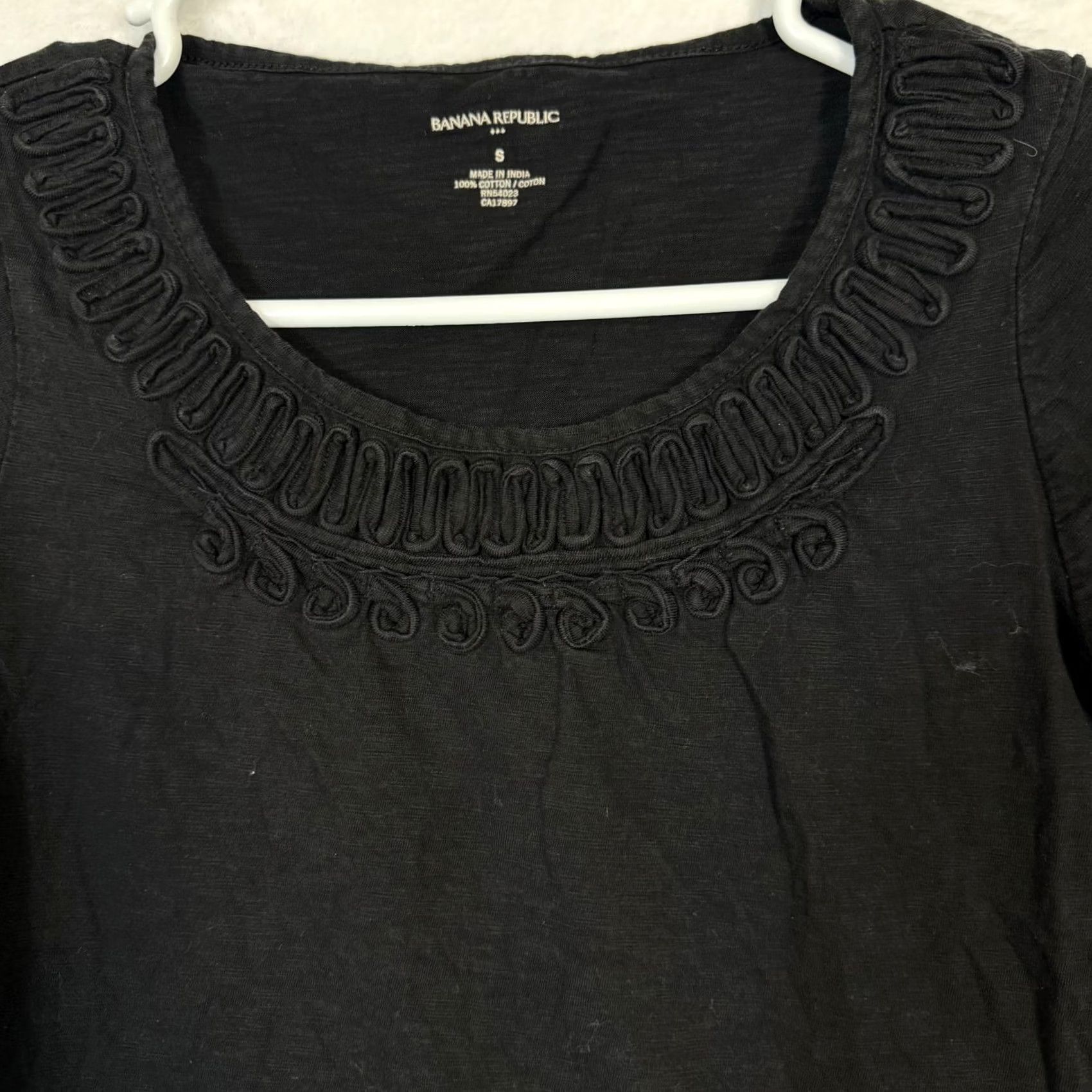 Banana Republic Banana Republic Black Scroll Work Crew Neck Cap Sleeve Blouse S Womens Regular Knit Cotton Top Blouse Size S / US 4 / IT 40 - 3 Thumbnail