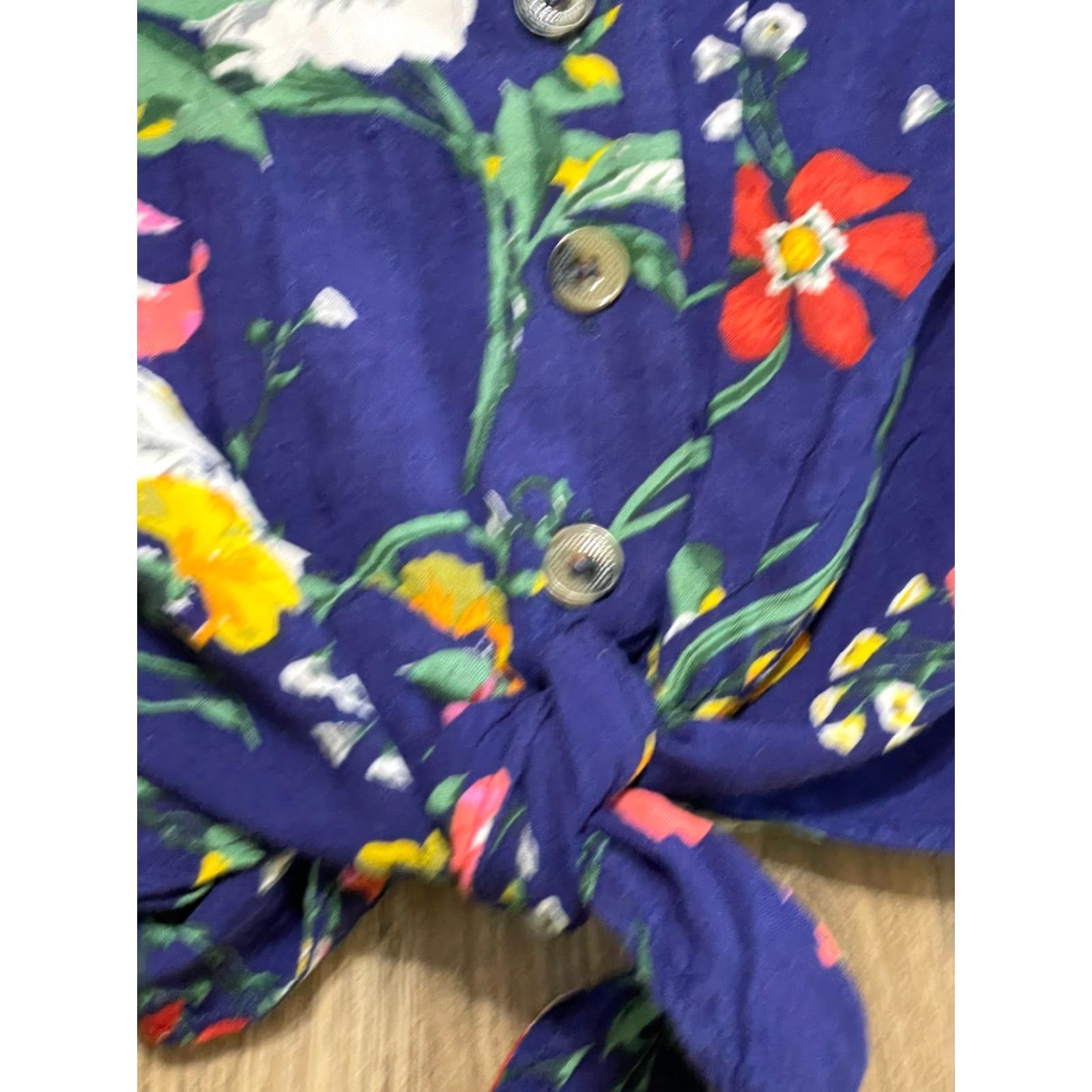 Vintage Maeve Shirt Women's Small Blue Floral Short Sleeve Button-Up Tie Front Casual Modern Regular Womens Size S / US 4 / IT 40 - 5 Thumbnail