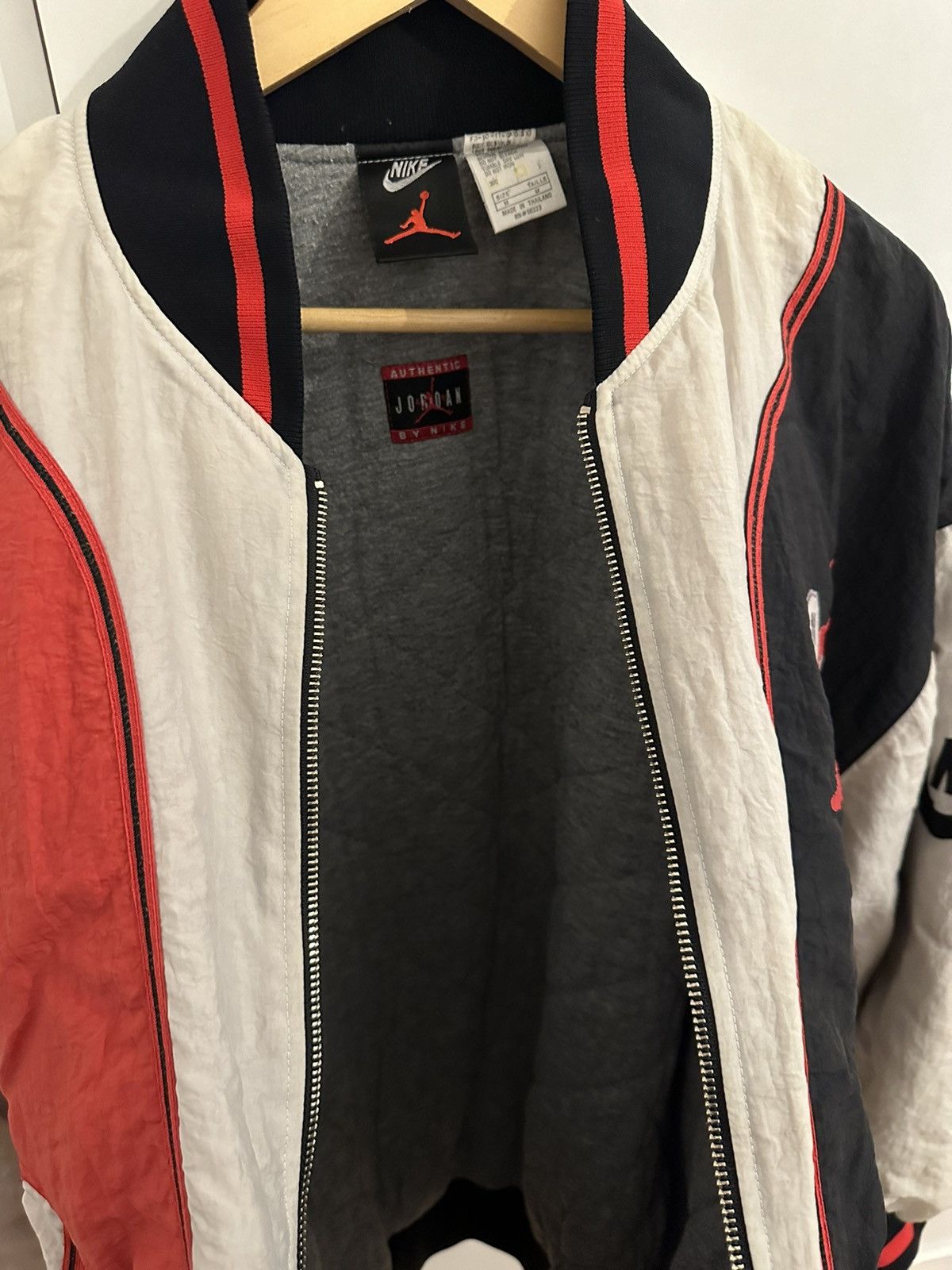 Nike Nike Air Jordan Jacke Jacket Size M Retro Vintage Size US M / EU 48-50 / 2 - 9 Thumbnail