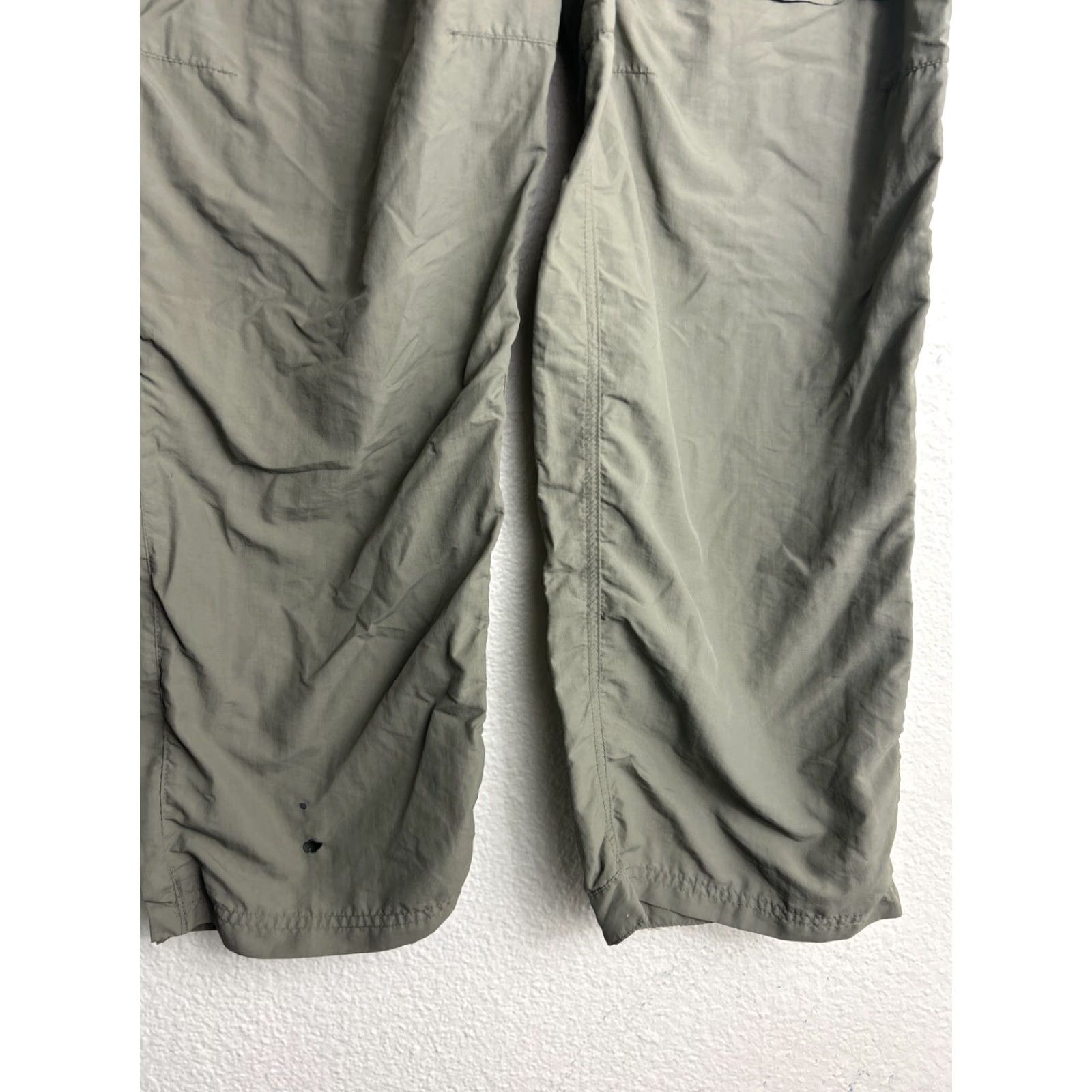 Vintage REI Mens XL Convertible Cargo Pants Olive UPF 50+ 40x32 Hole Green Cargo Pants Mens XL Size US 36 / EU 52 - 2 Thumbnail