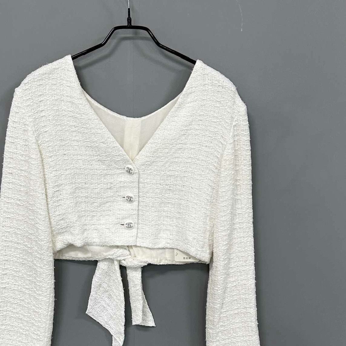 Chanel Chanel Knit Cropped White Jacket M Women Size M / US 6-8 / IT 42-44 - 1 Thumbnail