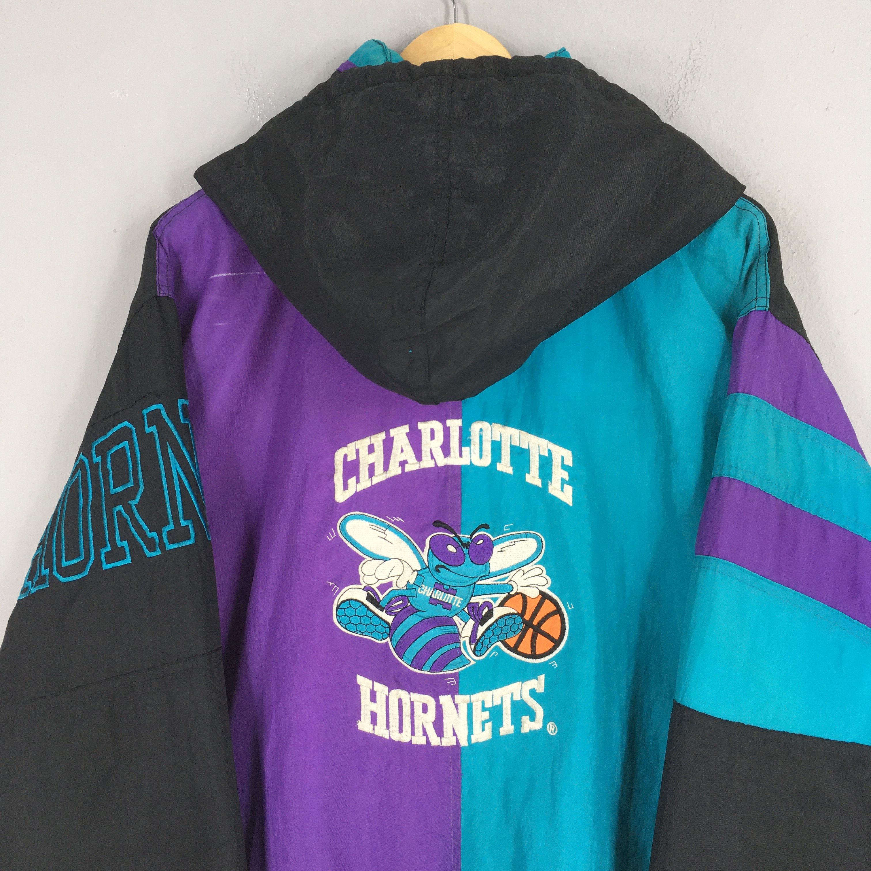 NBA Vintage Charlotte Hornets Nba Basketball Jacket XLarge Size US XL / EU 56 / 4 - 9 Thumbnail