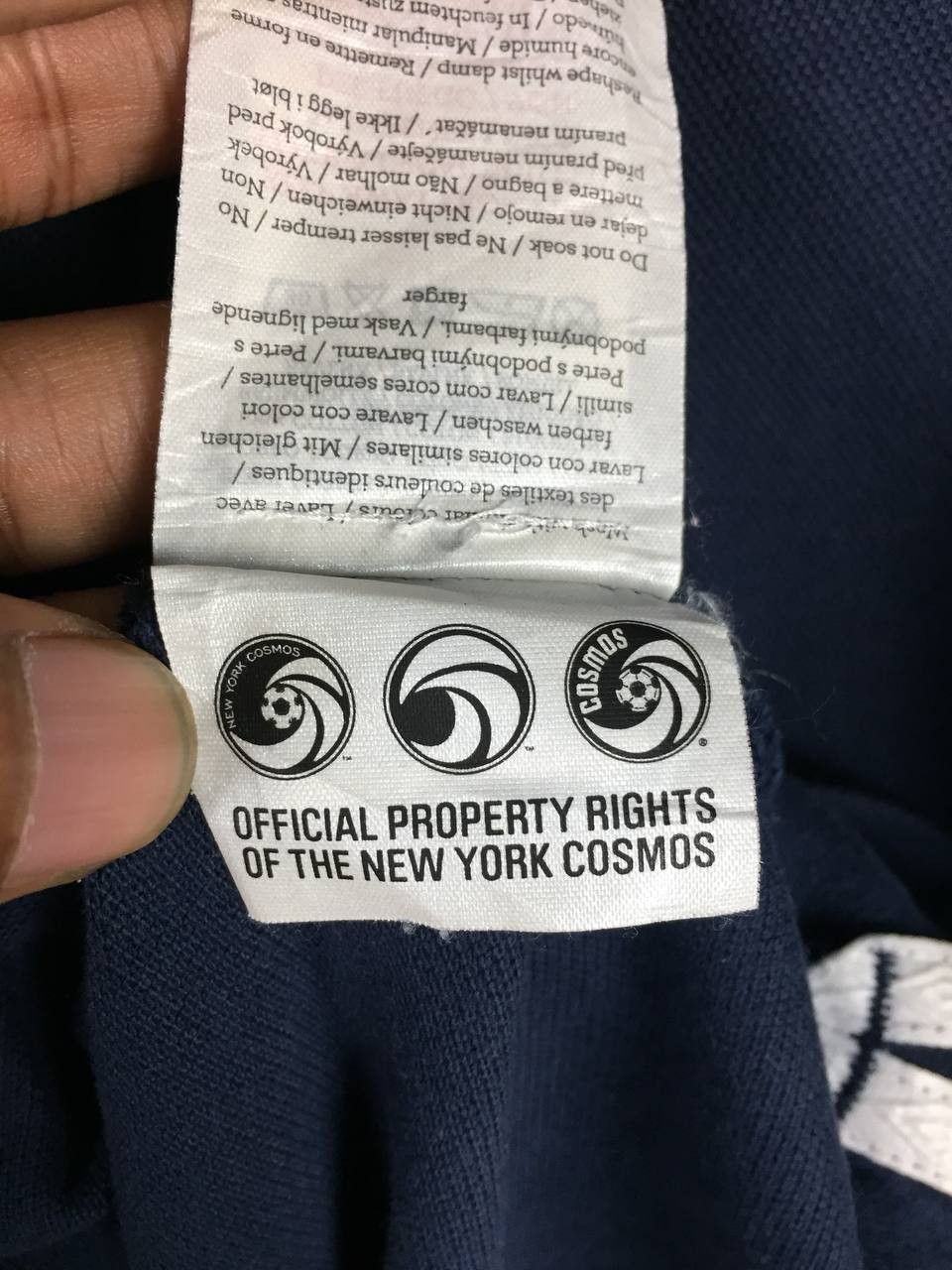 Umbro Vtg Umbro New York Cosmos Official Product Soccer Polo Shirt Size US L / EU 52-54 / 3 - 10 Thumbnail
