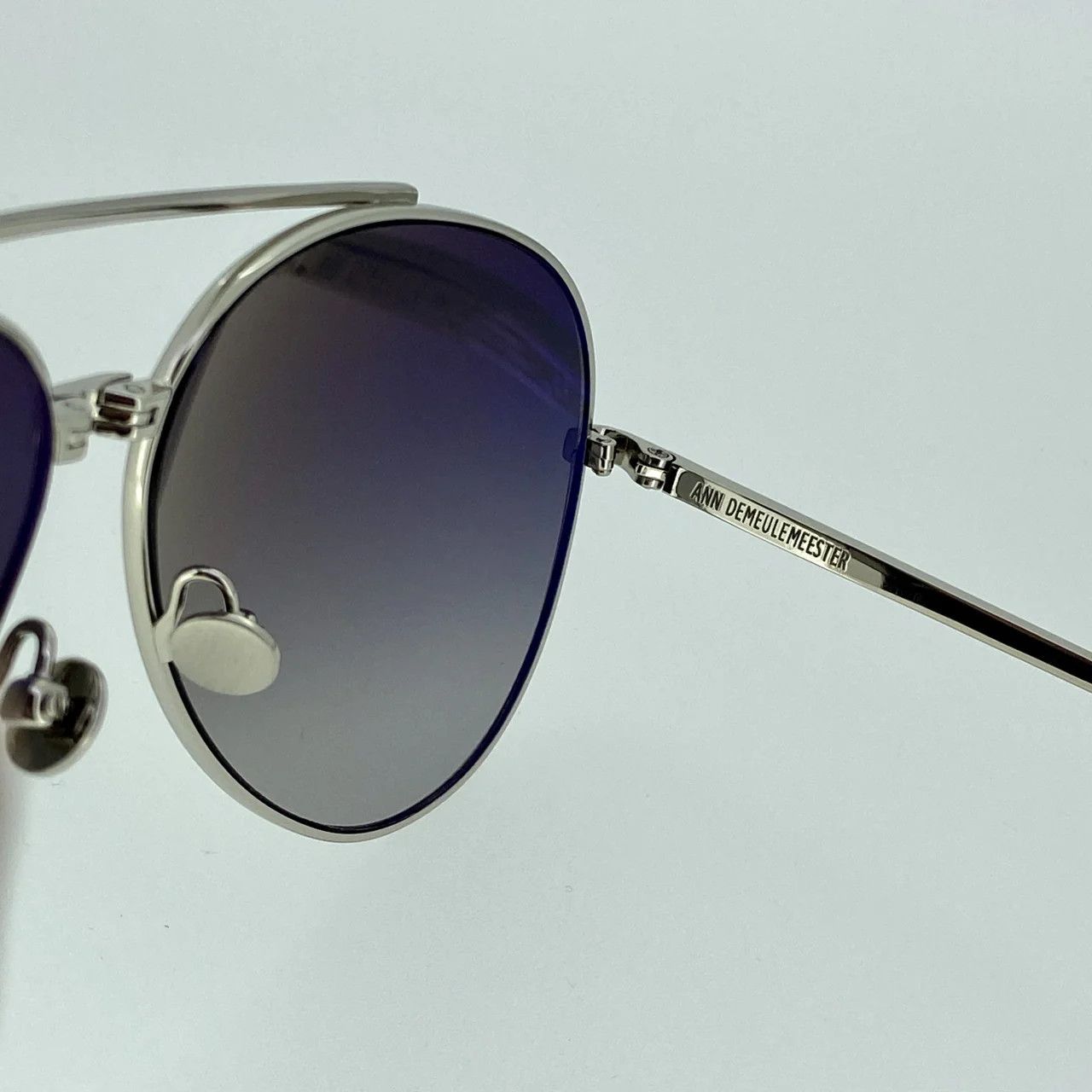 Ann Demeulemeester Ann Demeulemeester Sunglasses White Gold and Grey Size ONE SIZE - 8 Thumbnail