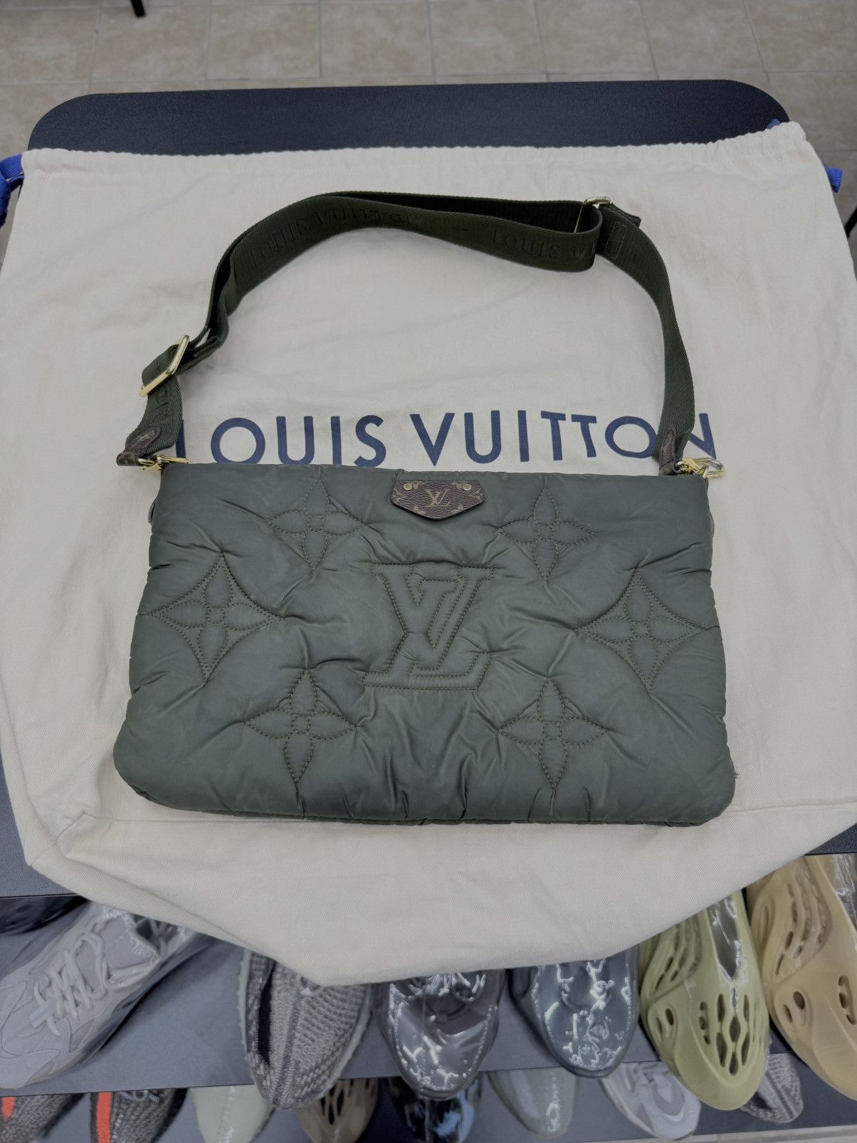 Louis Vuitton Louis Vuitton Maxi Multi Pochette green Bag Size ONE SIZE - 4 Thumbnail