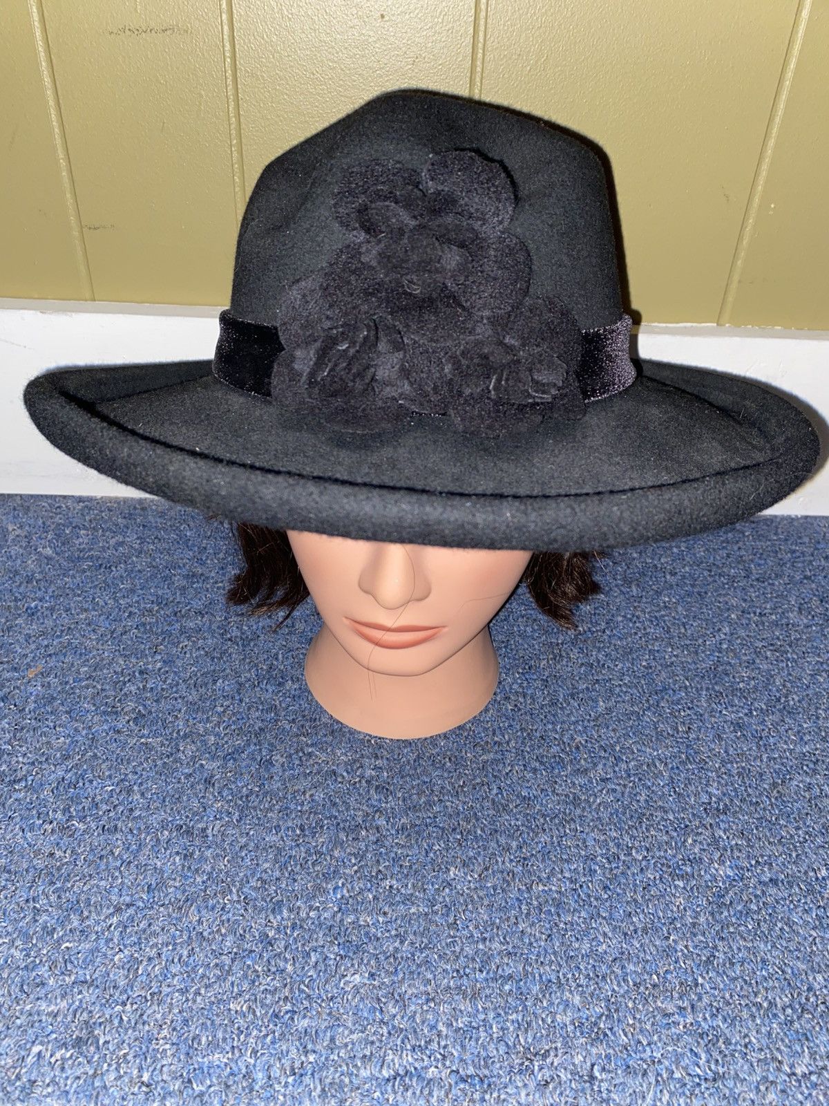 Other Women OS 100% wool brim hat satin ribbon w/floral appliqué Size ONE SIZE - 1 Thumbnail