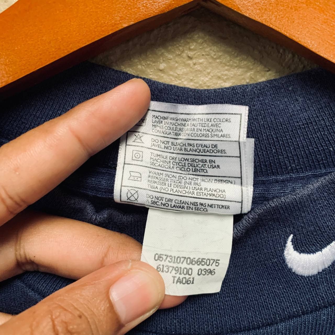 Nike Vintage 90s NIKE Small Embroidered Swoosh Sweatshirt Size US L / EU 52-54 / 3 - 6 Thumbnail