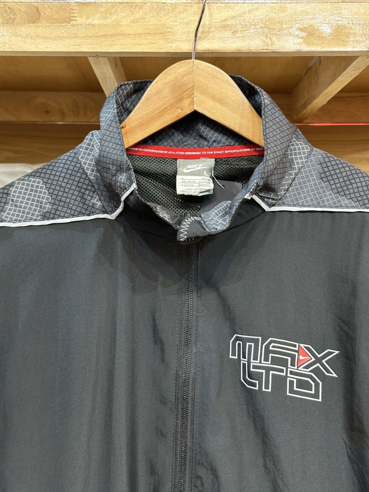 Nike Vintage Nike Air Max LTD Series 00's Full-Zip Jacket Size US L / EU 52-54 / 3 - 3 Thumbnail