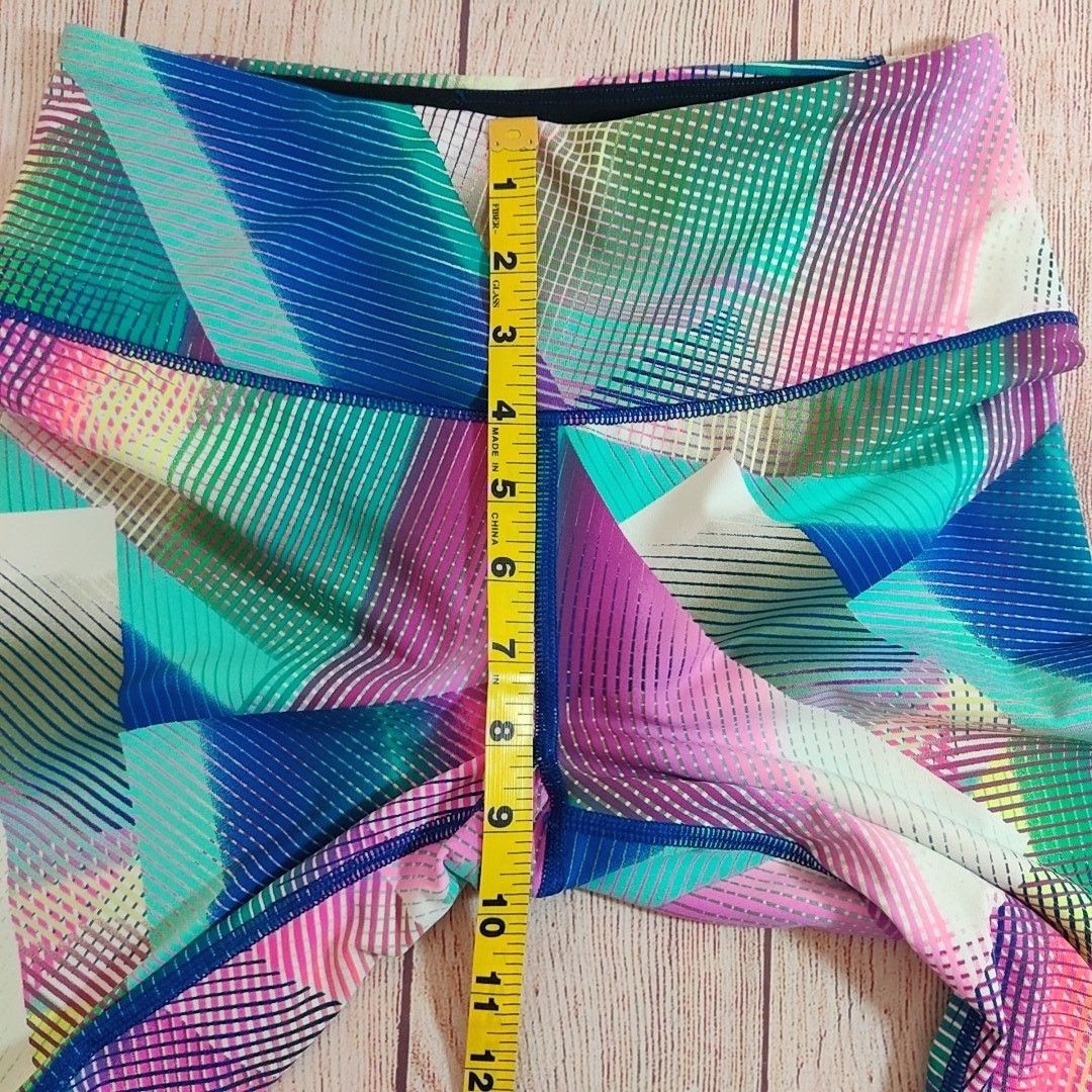 Victoria's Secret VSX Knockout Digi Cube rainbow cropped leggings sz S Size 27" / US 4 / IT 40 - 5 Thumbnail