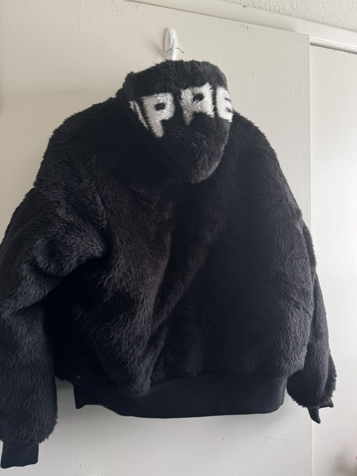 ジャケット・アウター SUPREME faux fur reversible MA-1 Supreme Faux Fur Reversible MA-1 (FW22) - $398