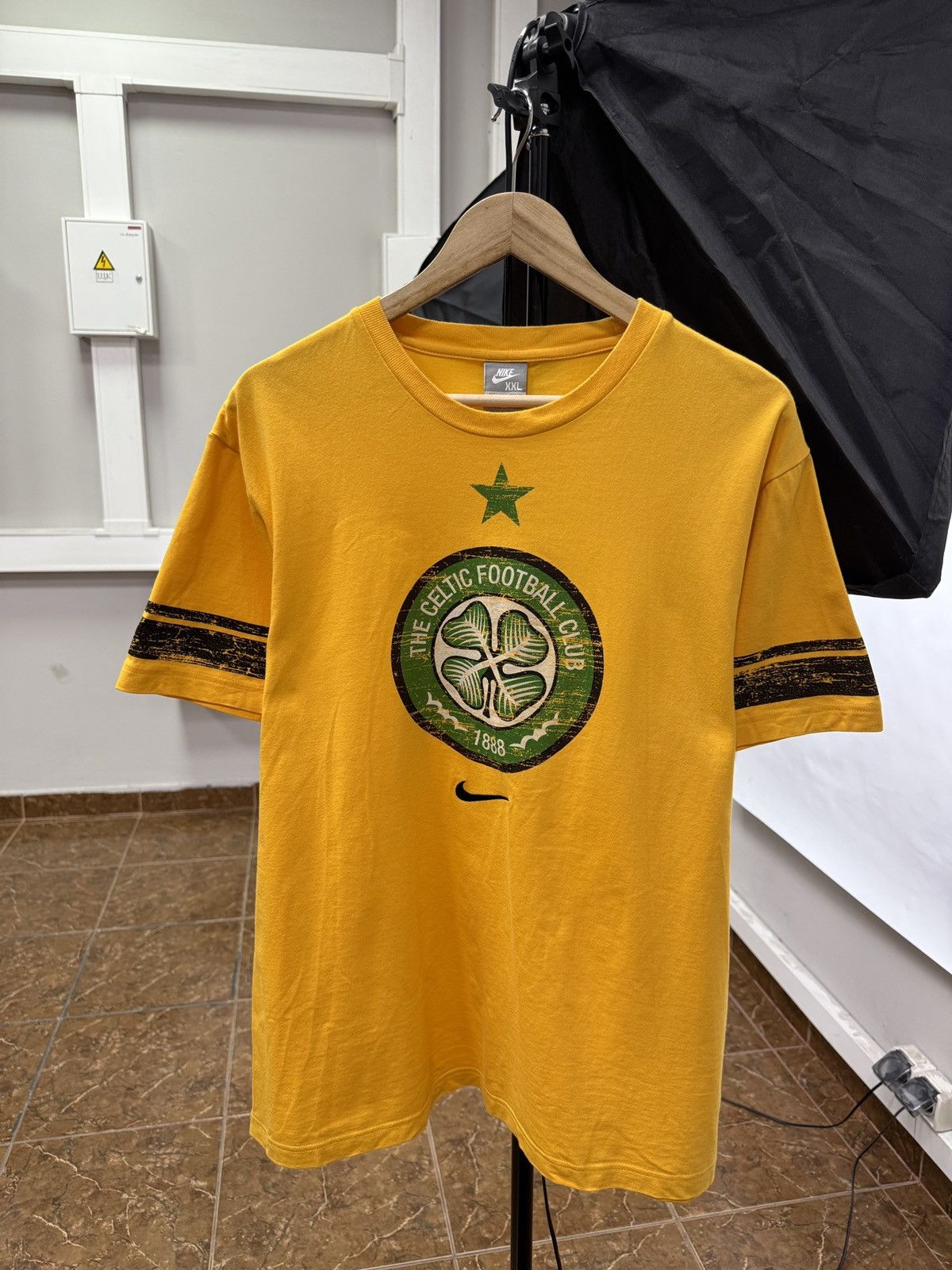 Nike 🏴󠁧󠁢󠁳󠁣󠁴󠁿 Vintage Y2K Nike Celtic Soccer T-Shirt Retro Rare Hype Size US XXL / EU 58 / 5 - 1 Thumbnail