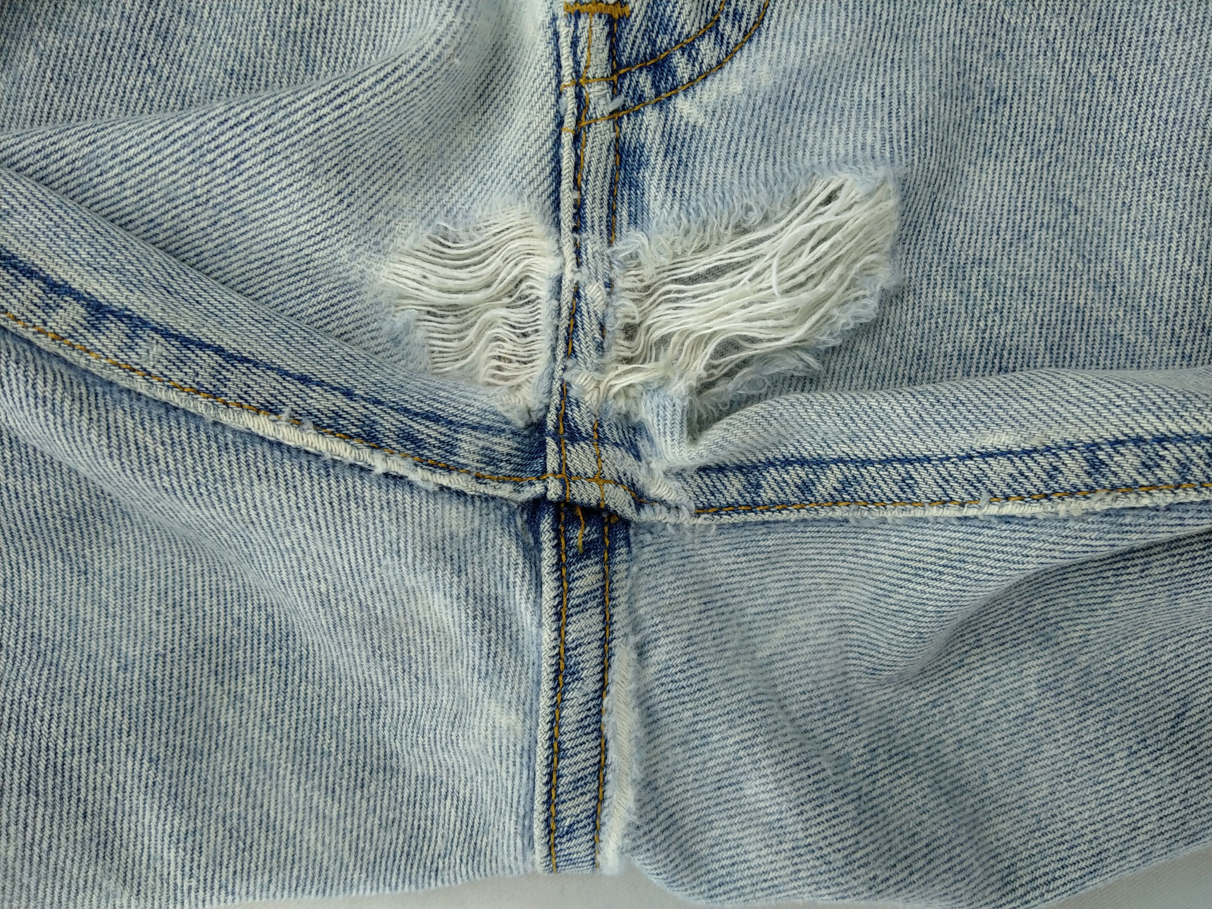 Levi's 90s Light Wash Vintage Levi's 501 USA 33x31 Denim -JN880 Size US 33 - 11 Thumbnail