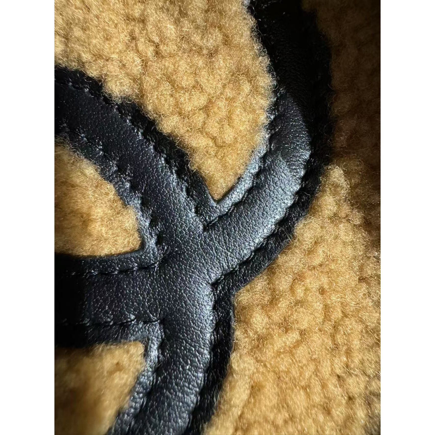 Chanel Chanel Round Shearling Crossbody Bag With Chain Strap In Bei Size ONE SIZE - 11 Thumbnail
