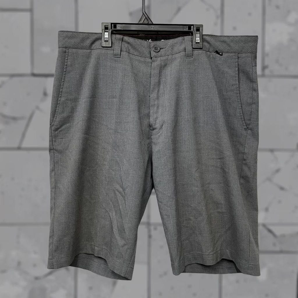 TravisMathew Travis Mathew Gray Polyester Blend Casual Shorts Mens 38 Chino Regular Size Size US 38 / EU 54 - 1 Thumbnail