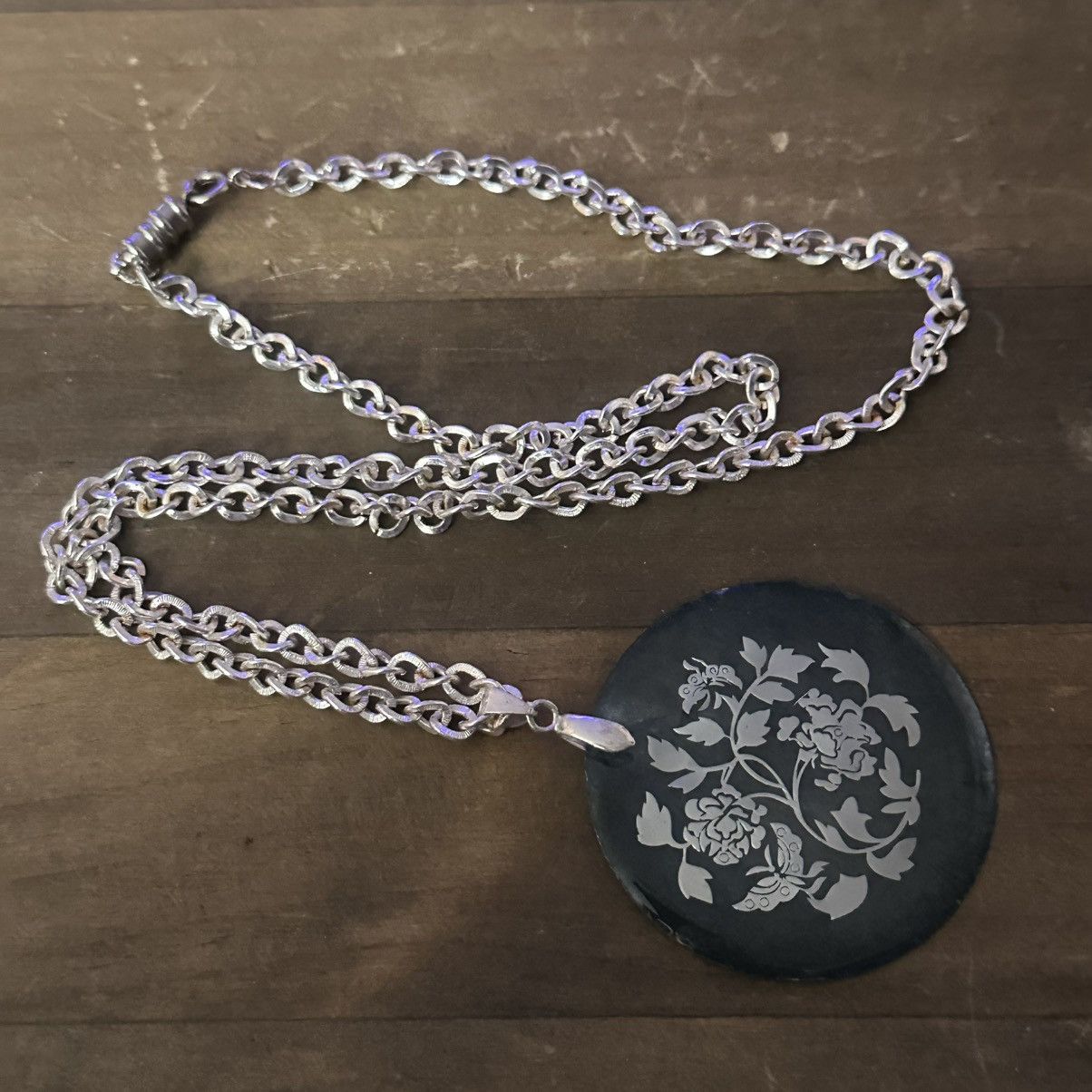 Vintage Vintage silver tone metallic floral shell pendant necklace Size ONE SIZE - 4 Thumbnail