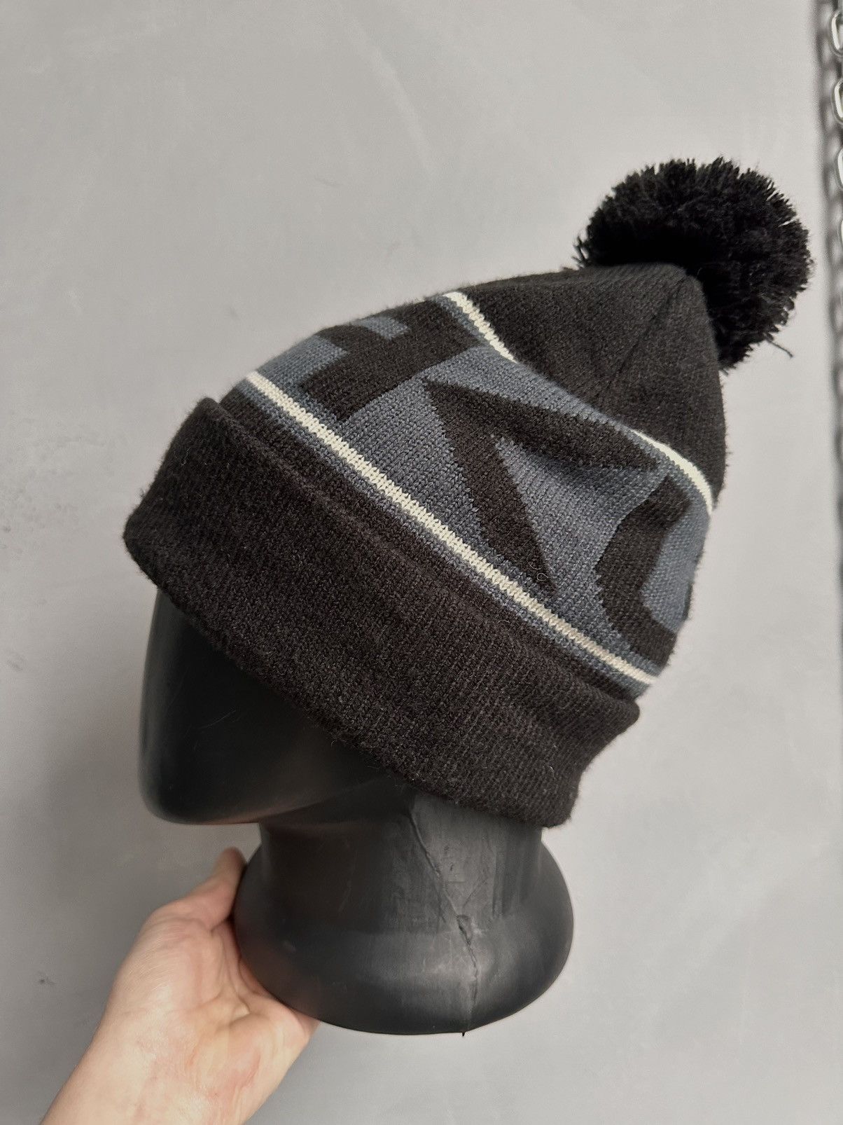 Oakley Wow 😻 White Beanie Oakley Y2K Streetwear Outdoor Arcteryx Size ONE SIZE - 3 Thumbnail