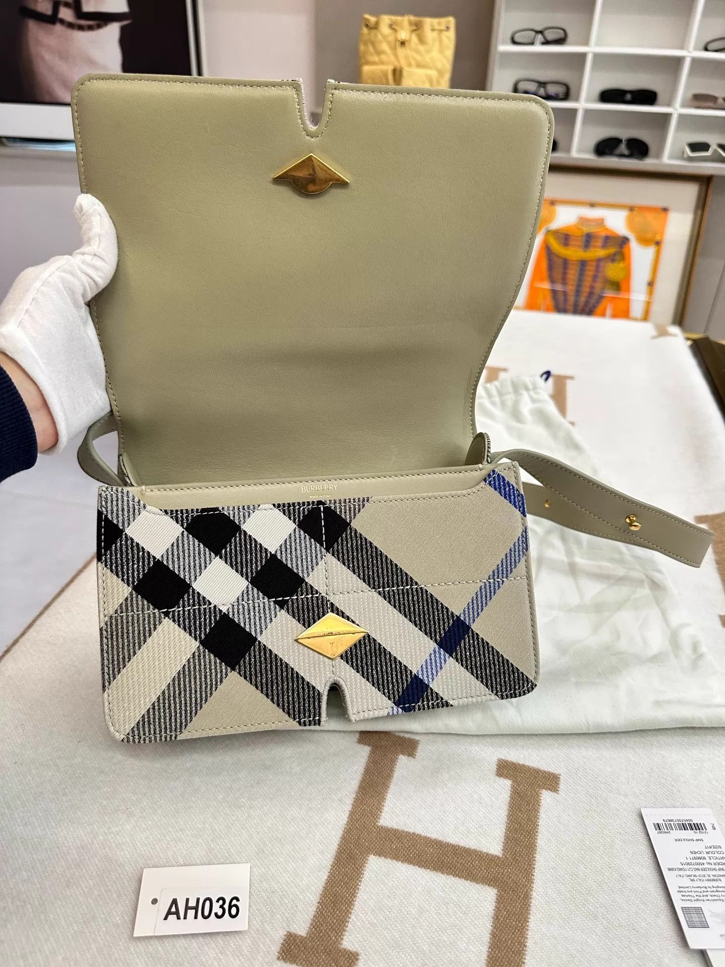 Burberry Burberry Check Snip Crossbody/Shoulder Bag AH036 WTS 23x7x17 Size ONE SIZE - 6 Thumbnail