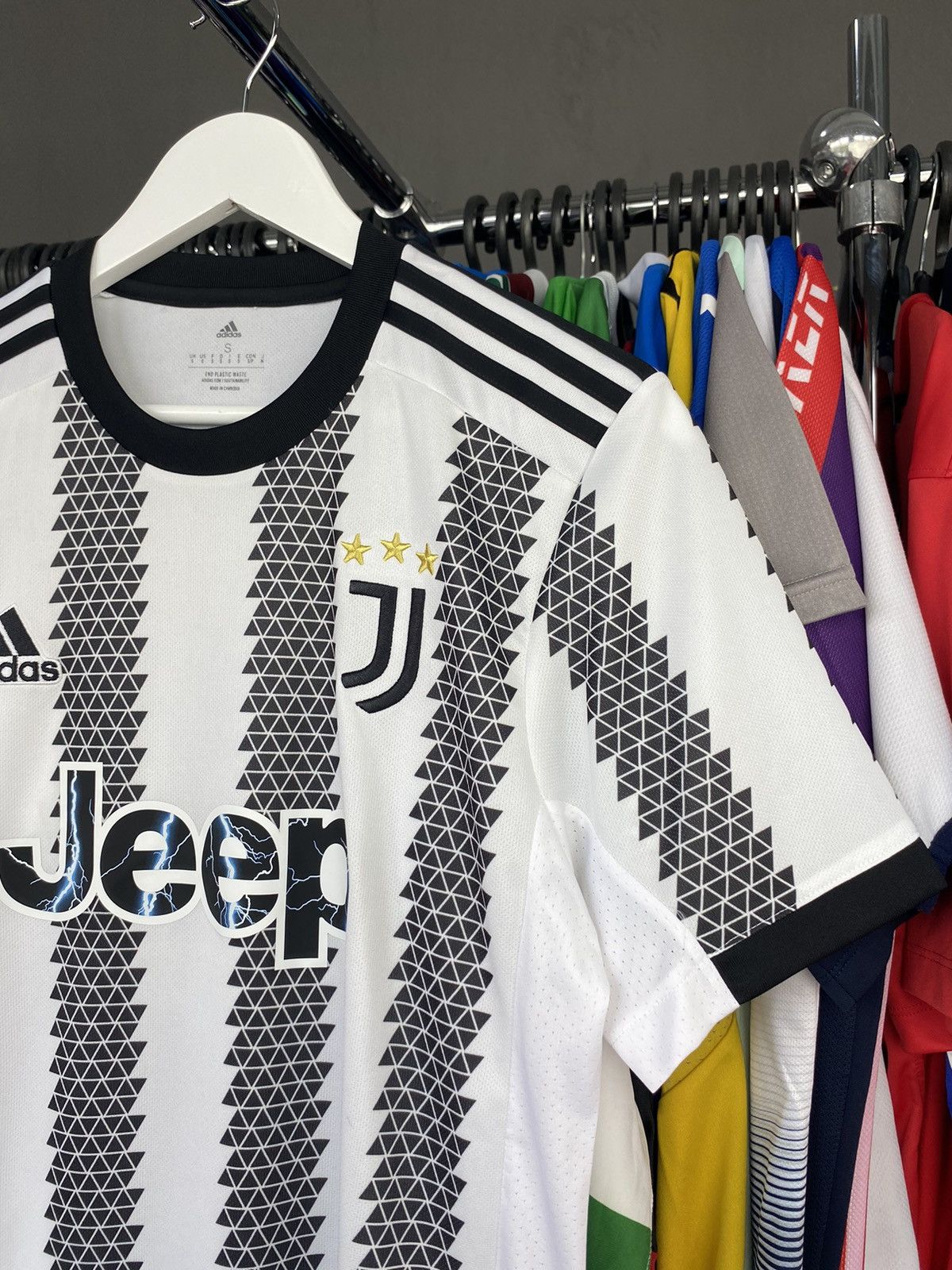 Adidas 2022/23 ADIDAS JUVENTUS HOME SOCCER FOOTBALL JERSEY SHIRT Size US S / EU 44-46 / 1 - 6 Thumbnail