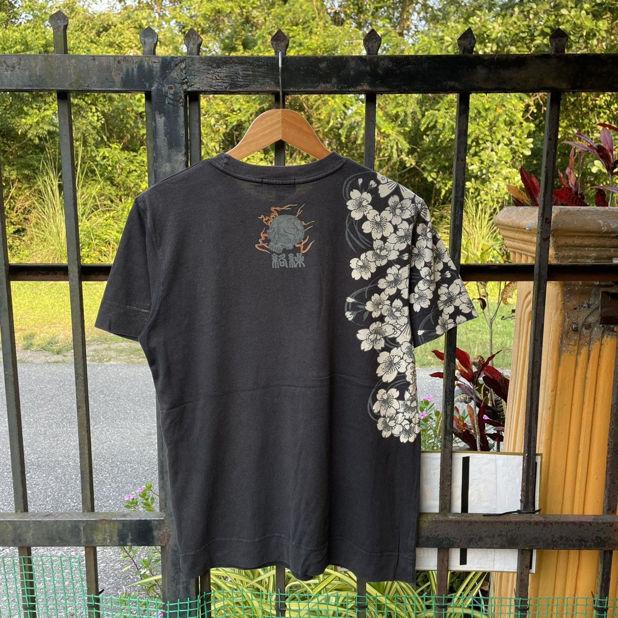 🔥🇯🇵Karakuri Tamashi Embroidered Motive Flower Sukajan Tee