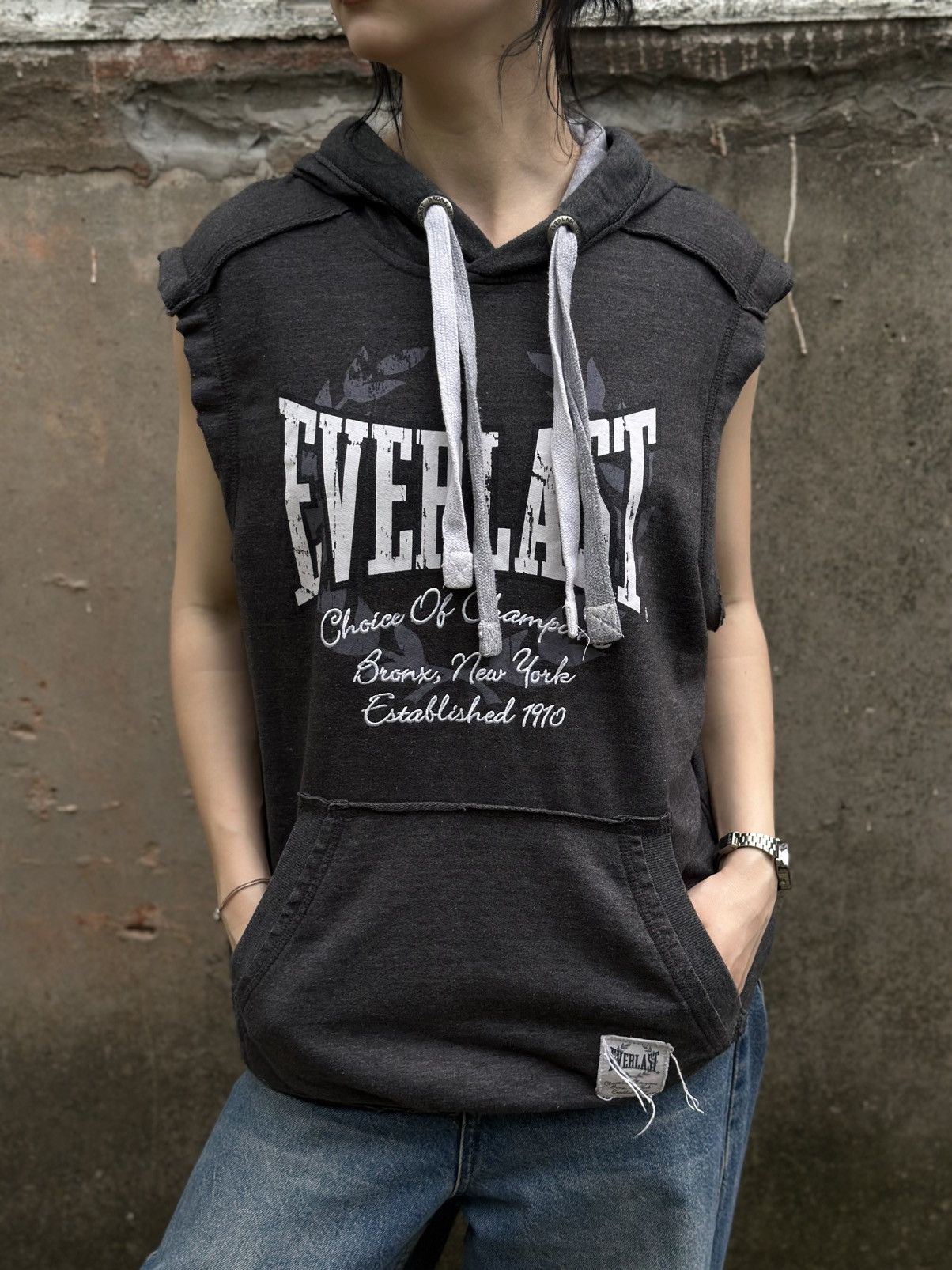 Everlast VTG Everlast Tank Top With Hood Size M Sportwear 00s USA Size US M / EU 48-50 / 2 - 3 Thumbnail