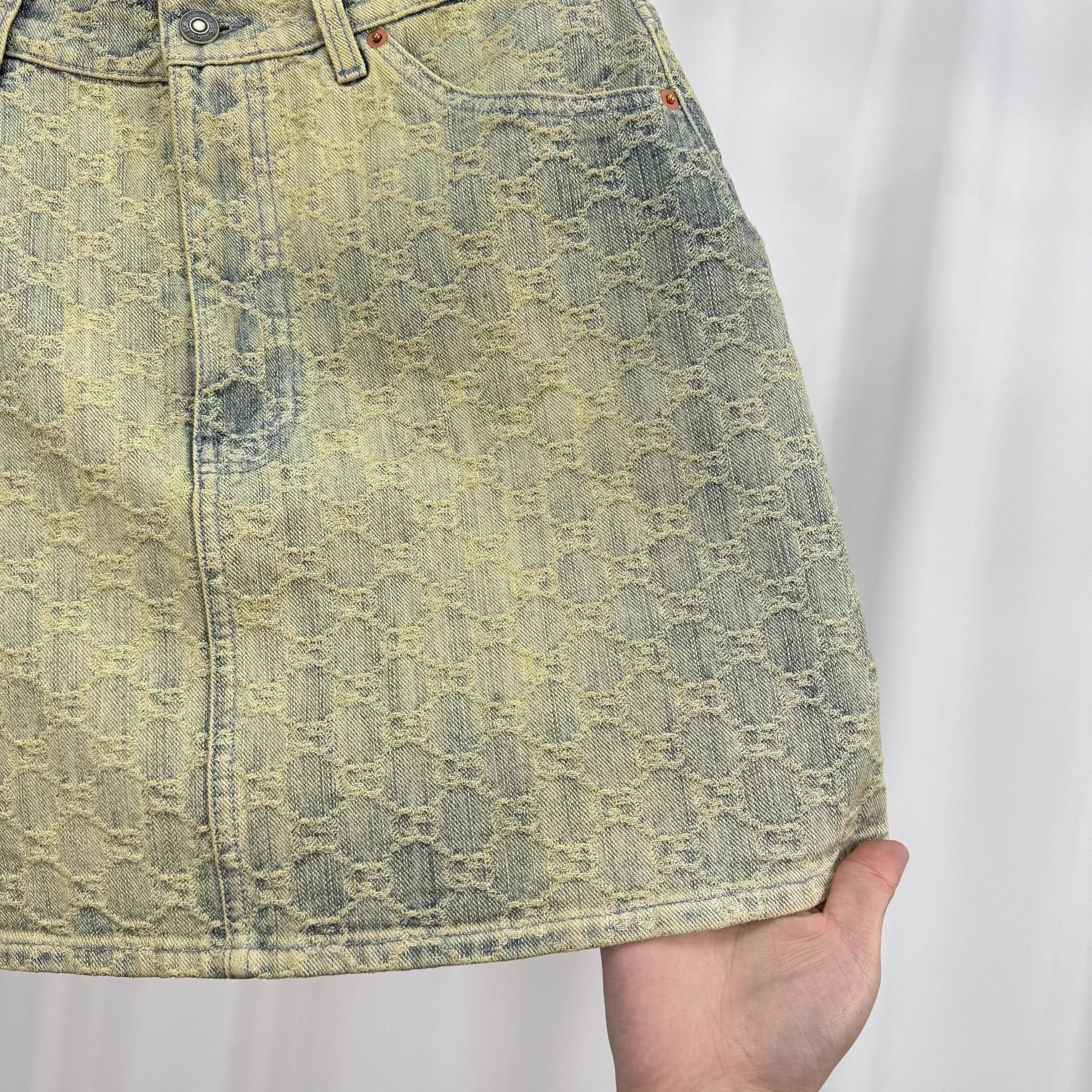 Gucci Gucci GG Monogram Washed Denim Skirt Women's Size 40 New Size 27" / US 4 / IT 40 - 4 Thumbnail