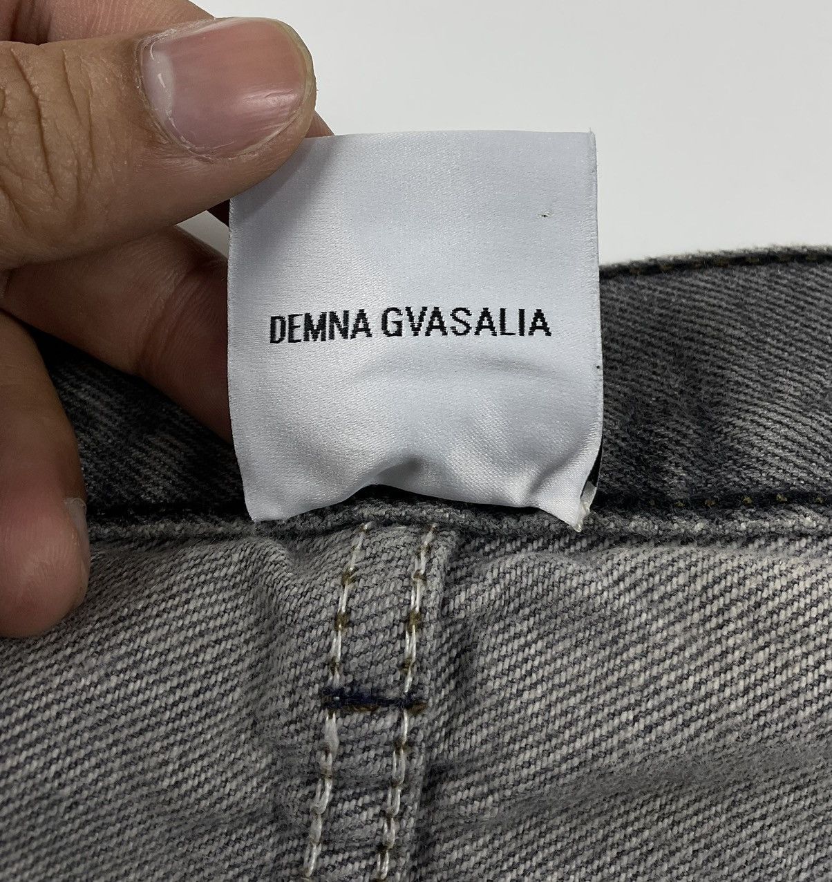 Vetements Vetements x Levis Embroidered Logo Size US 34 / EU 50 - 13 Thumbnail